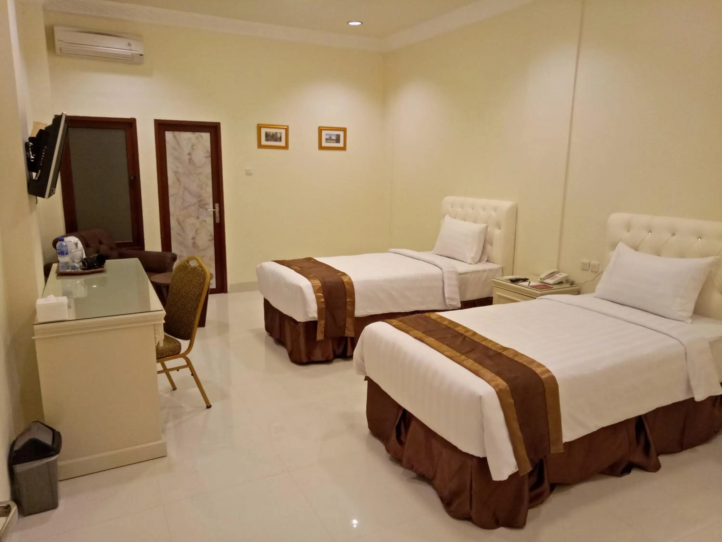 Bed in Grand Town Hotel Mandai