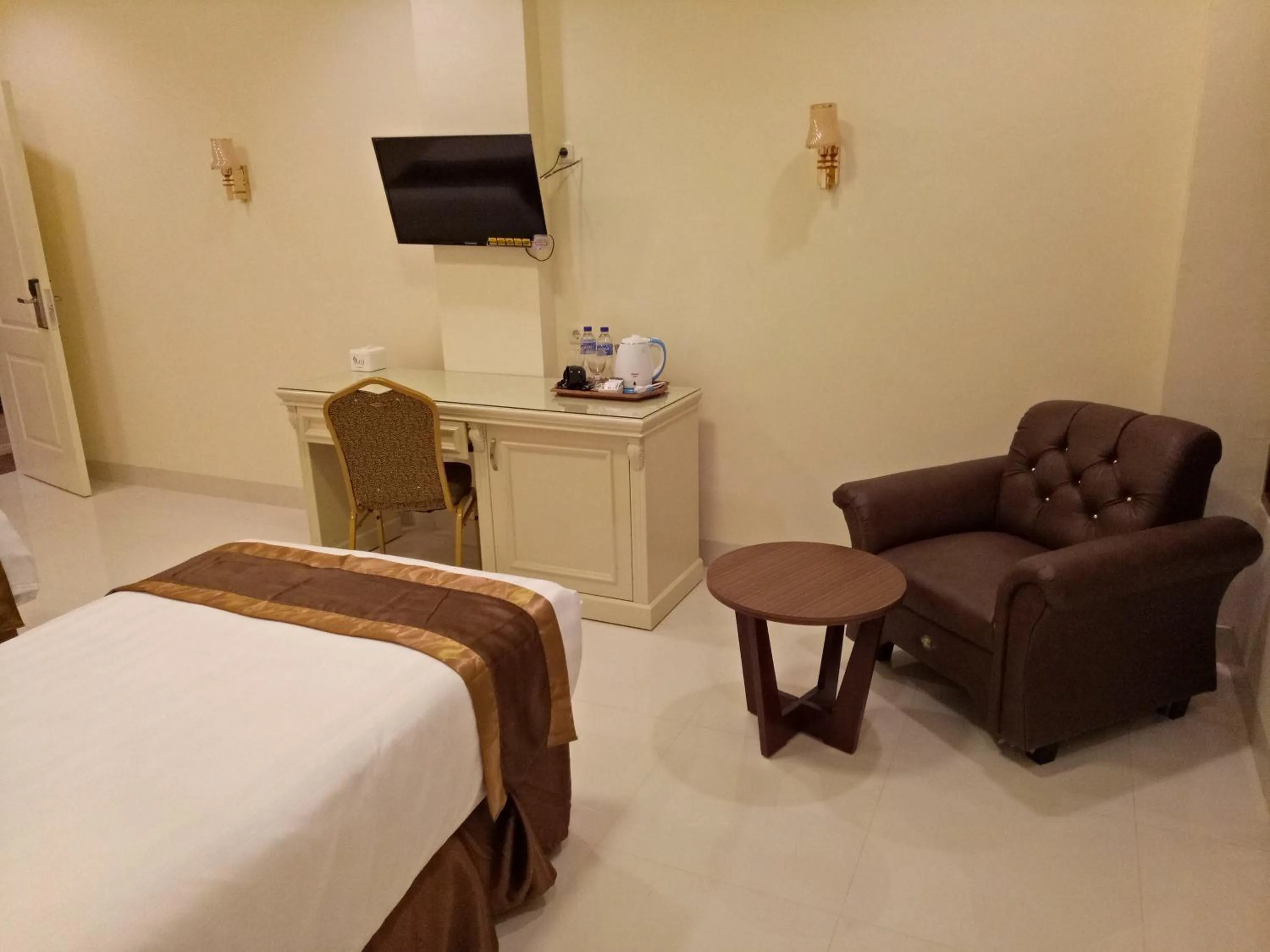 Bed in Grand Town Hotel Mandai