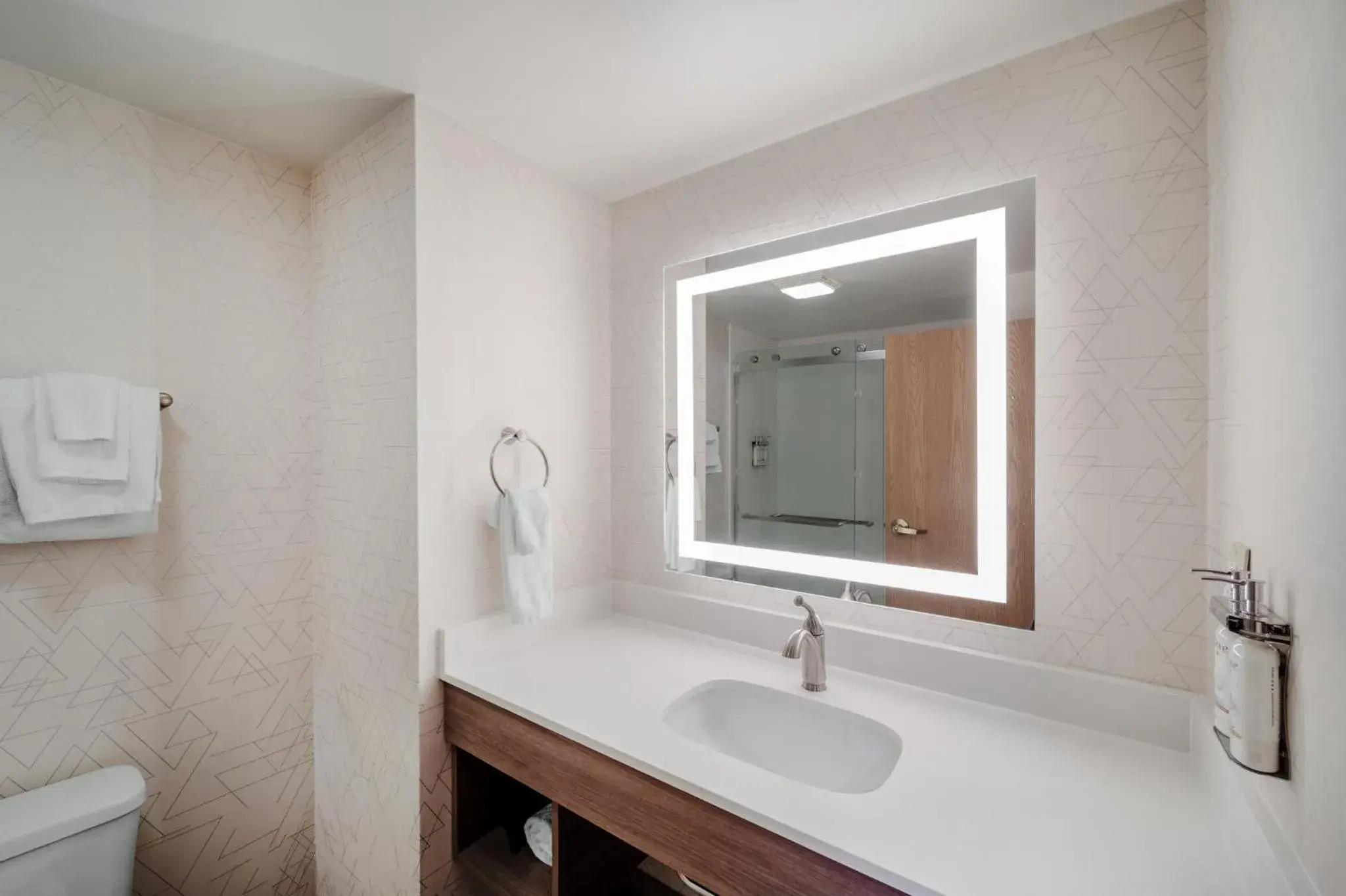 King Suite with Sofa Bed in Holiday Inn Express Vicksburg by IHG King Suite with Sofa Bed in Holiday Inn Express Vicksburg by IHG