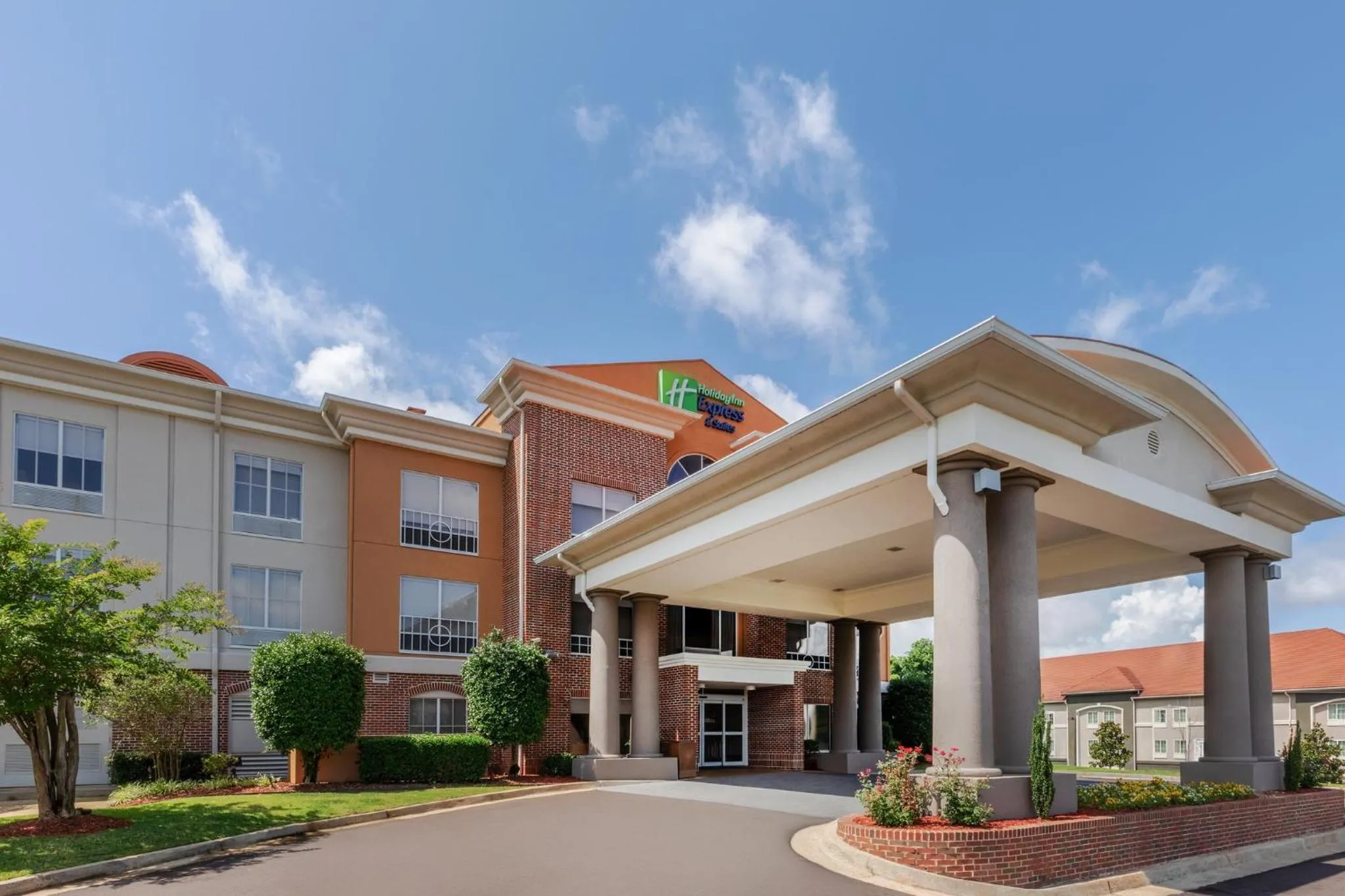 Property building in Holiday Inn Express Vicksburg by IHG