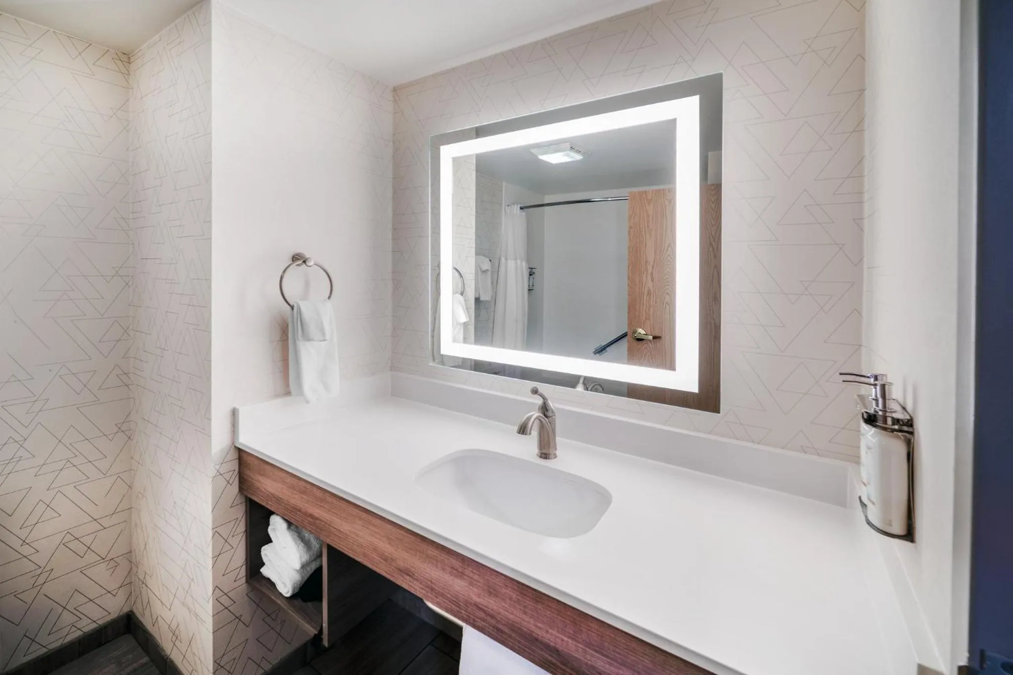 Bedroom in Holiday Inn Express Vicksburg by IHG