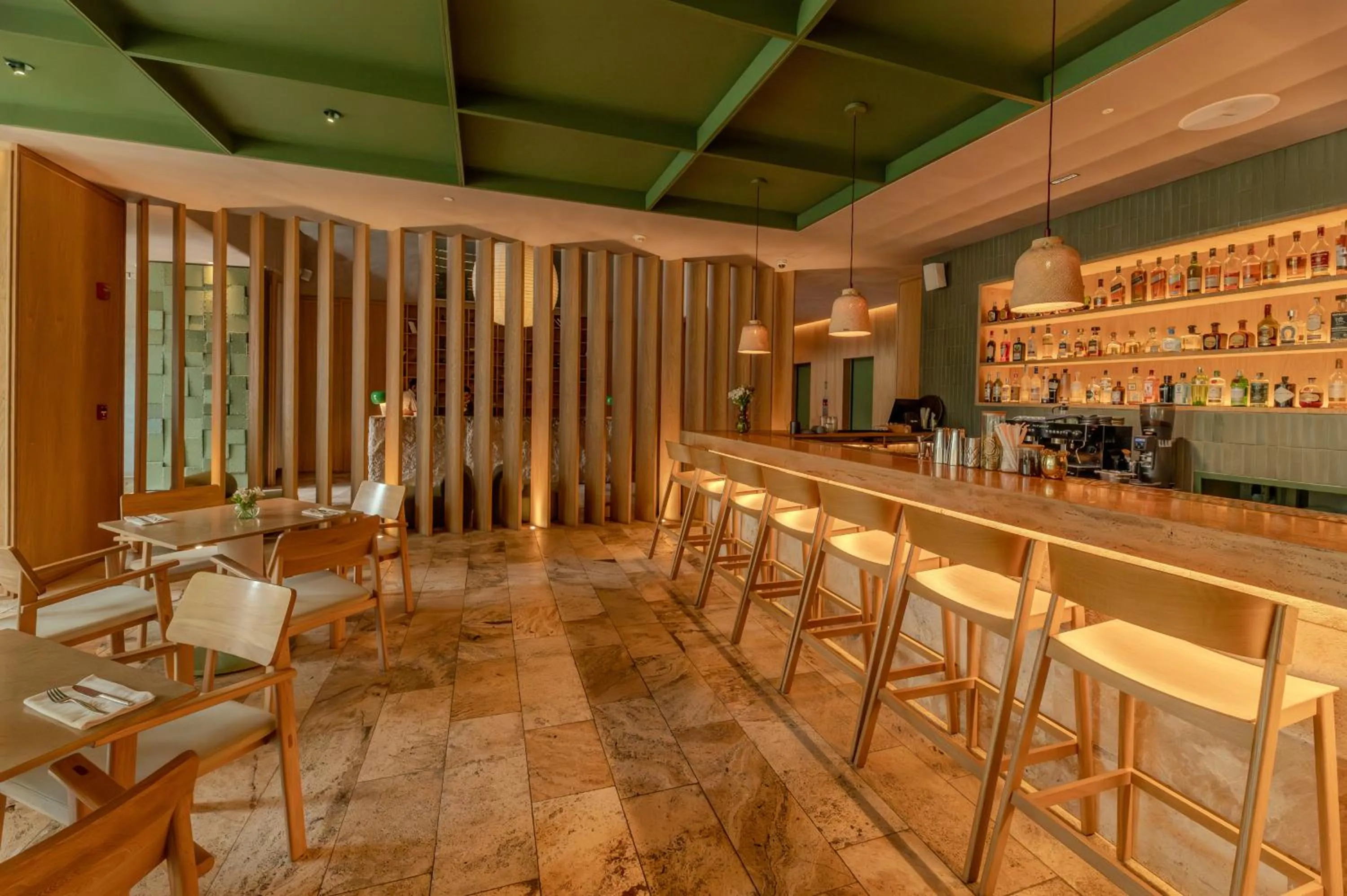 Restaurant/places to eat in The Charlee Hotel