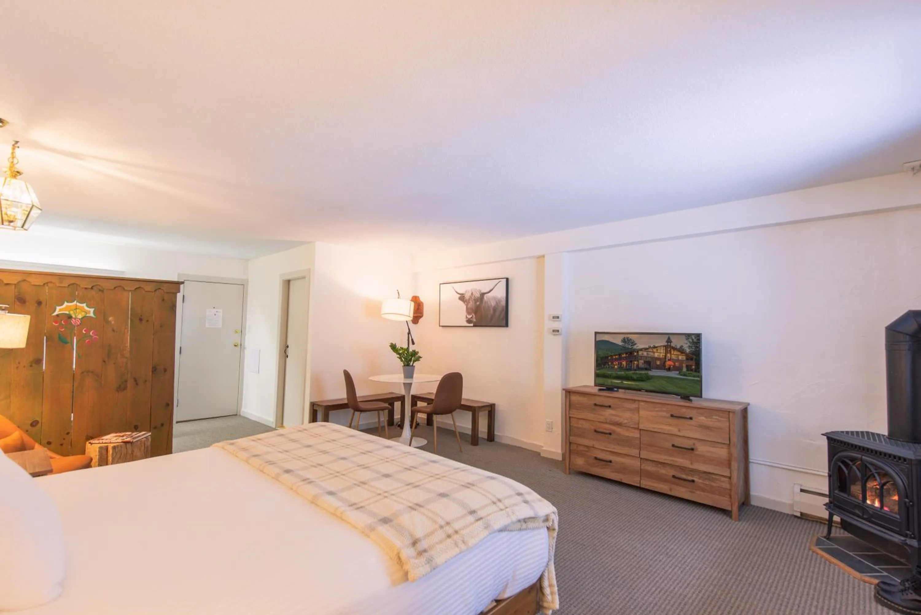 Bedroom, Bed in Innsbruck Inn at Stowe