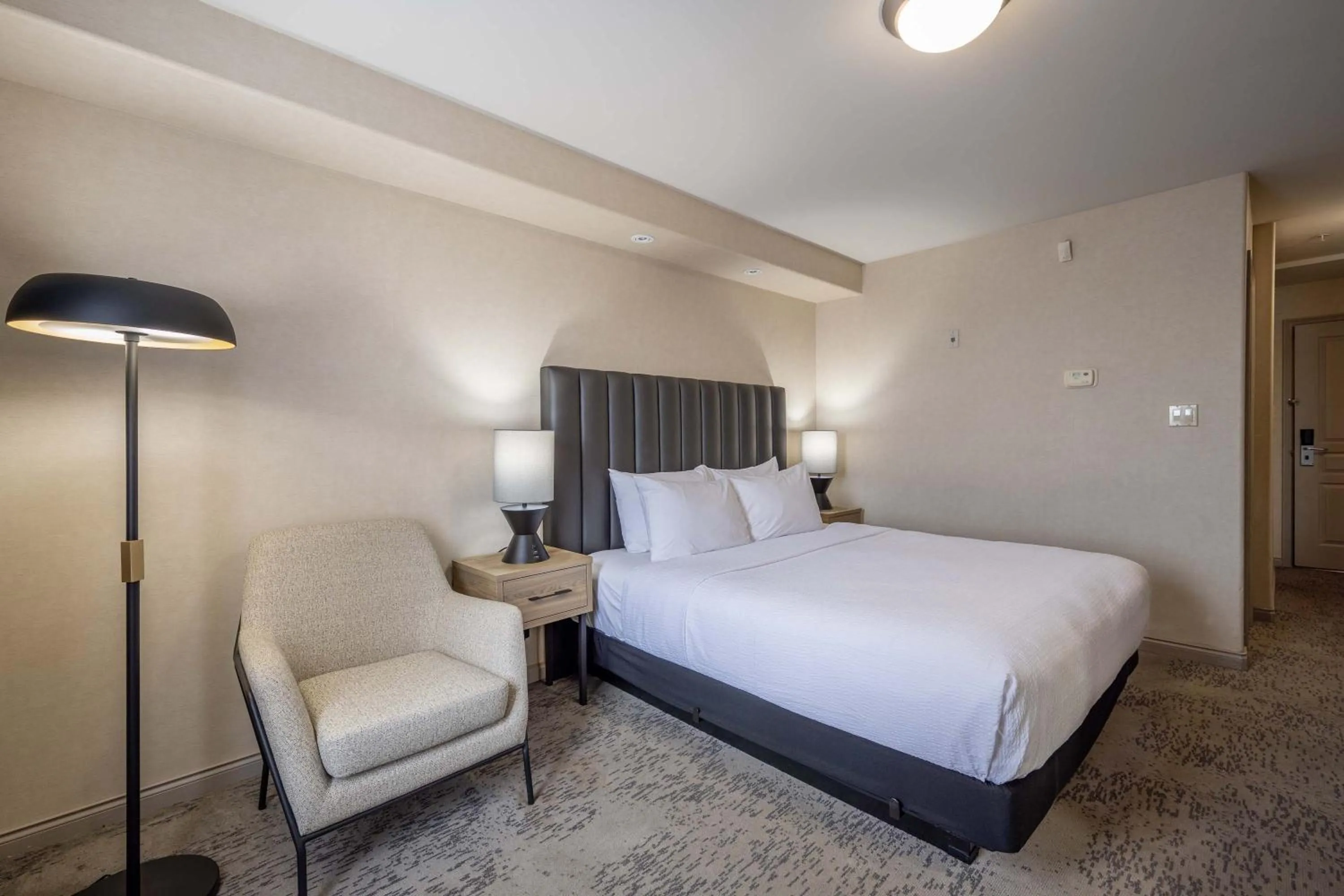 Photo of the whole room, Bed in Sandman Hotel & Suites Winnipeg Airport