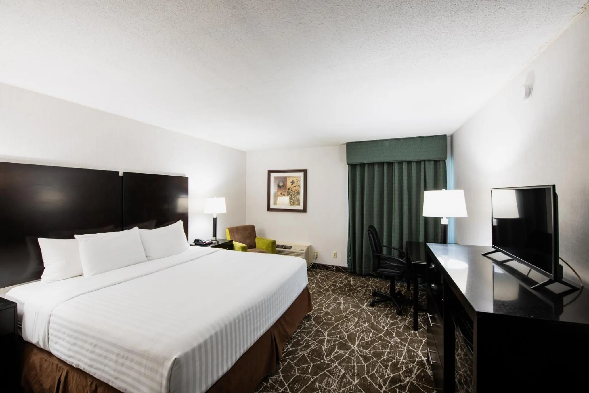 Bedroom, Bed in Garden Executive Hotel