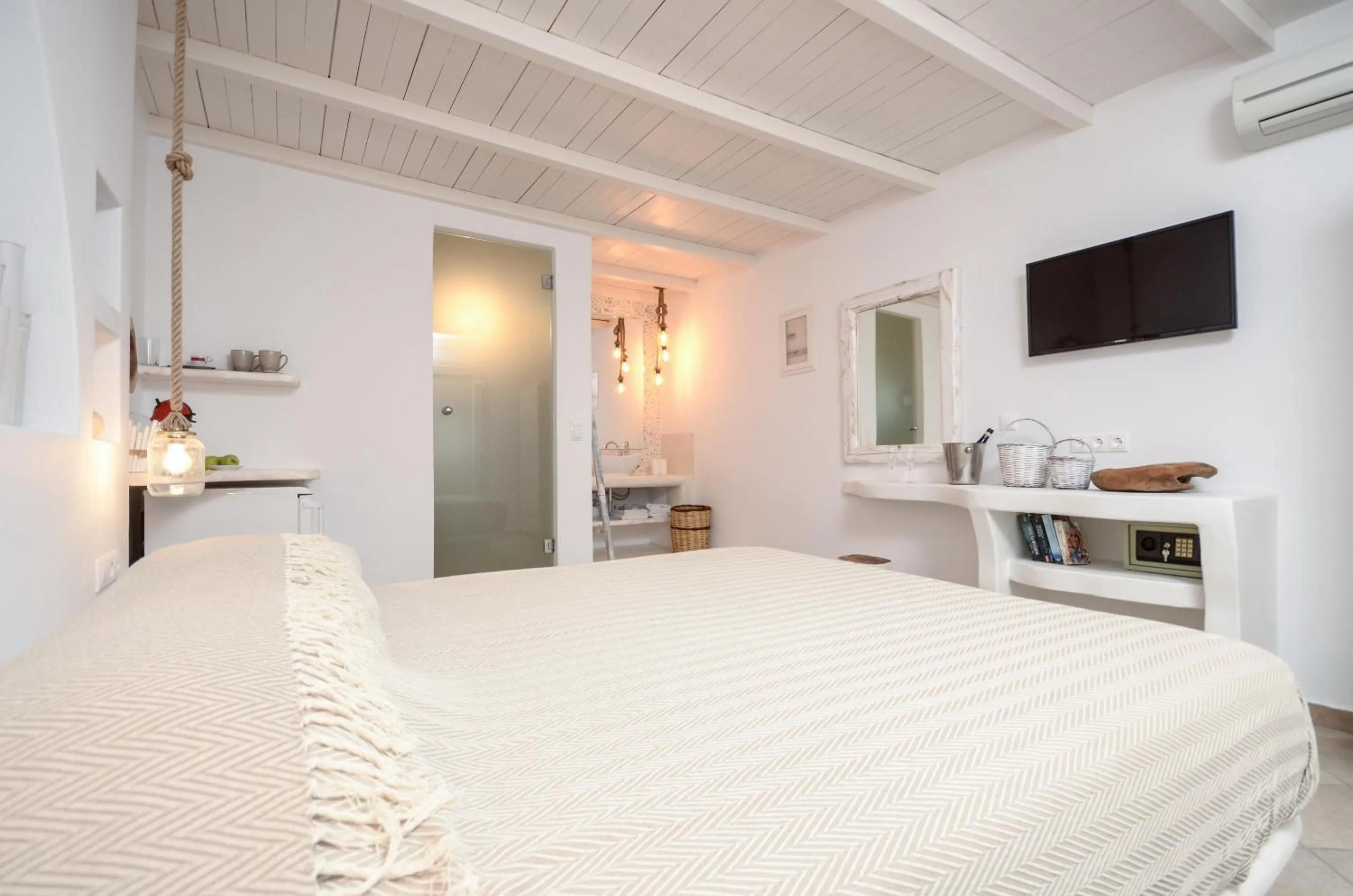 TV and multimedia, Bed in Blue Sky Summer