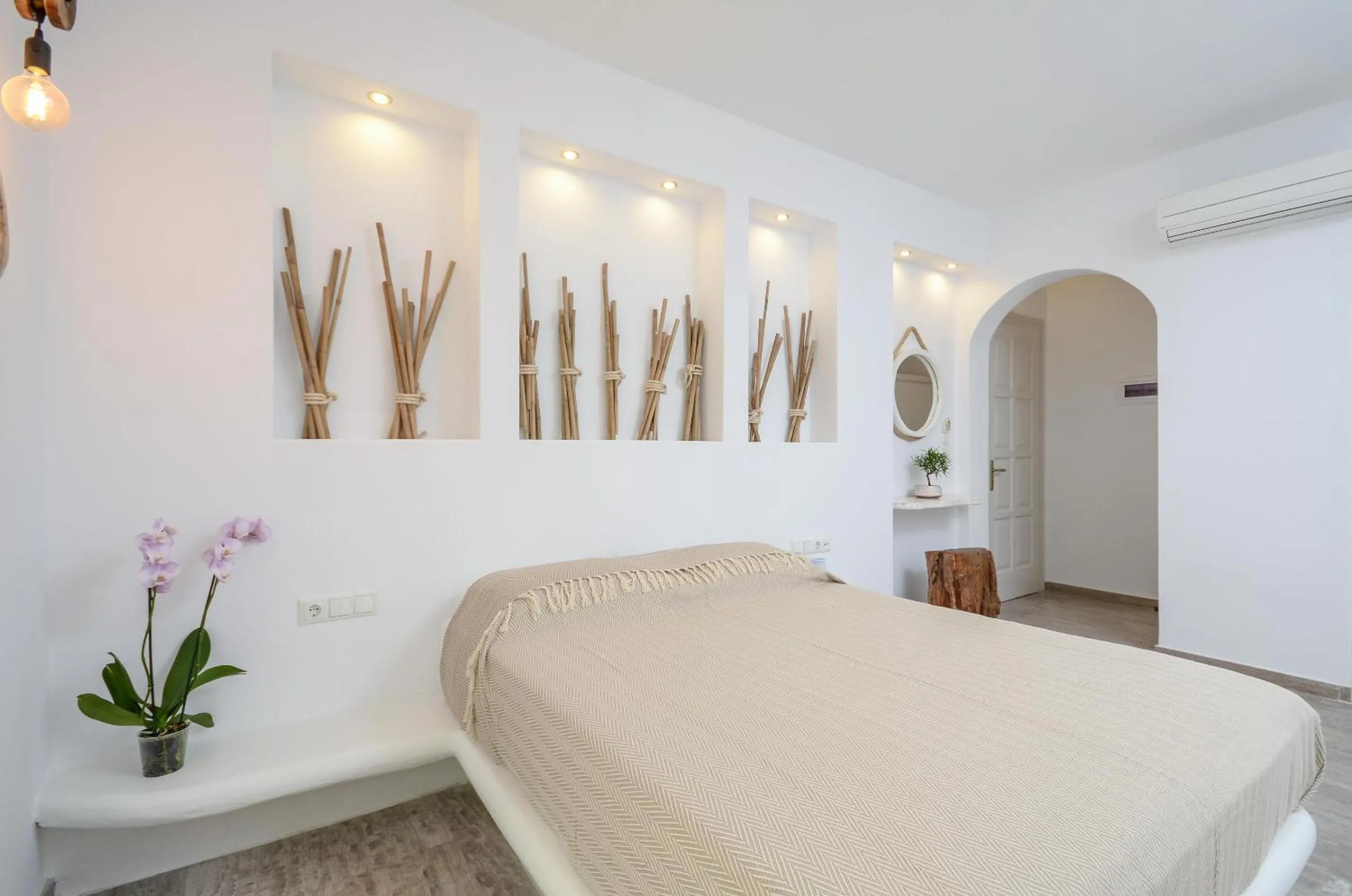 Photo of the whole room, Bed in Blue Sky Summer