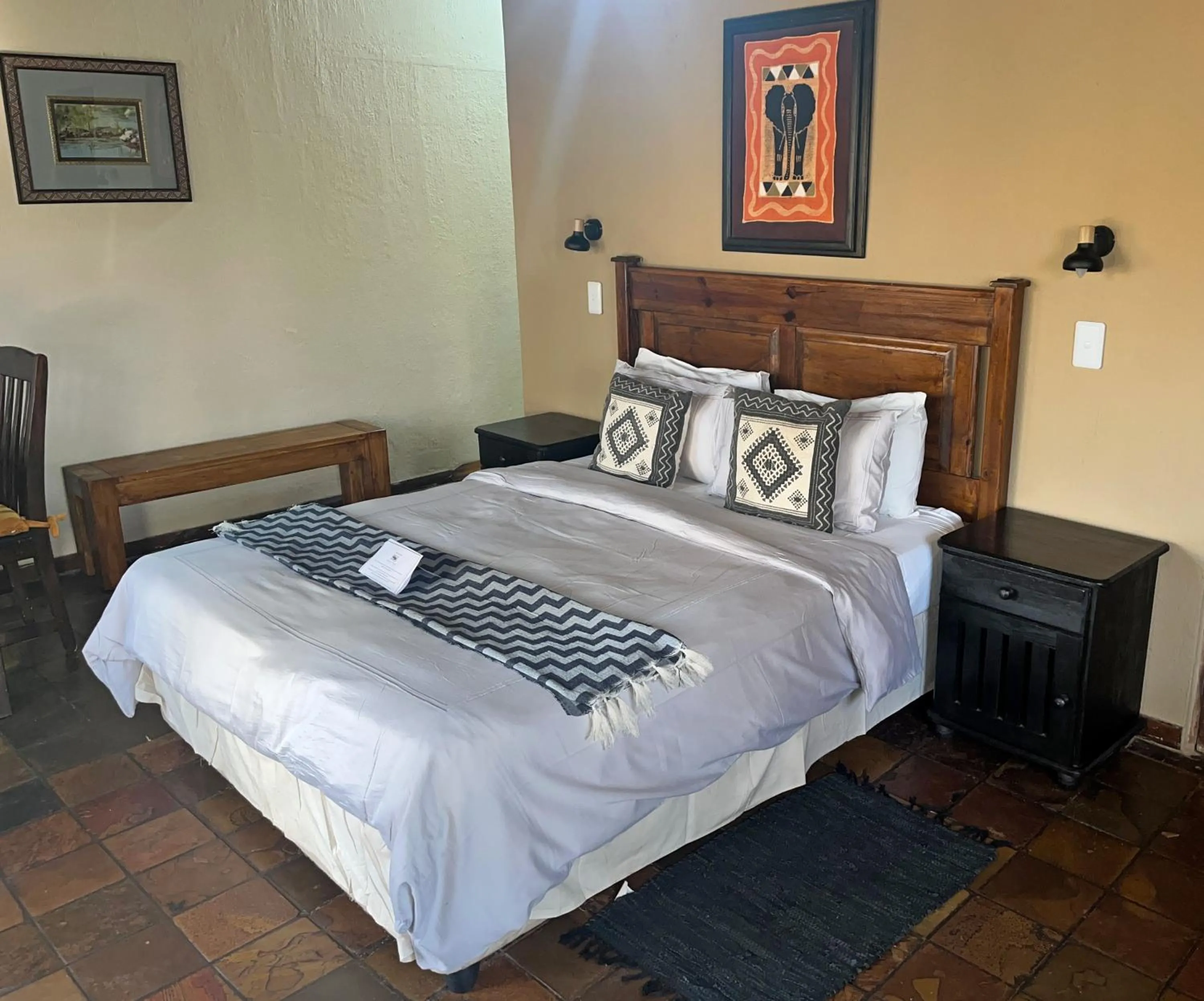 Bedroom, Bed in Crocodile Kruger Safari Lodge