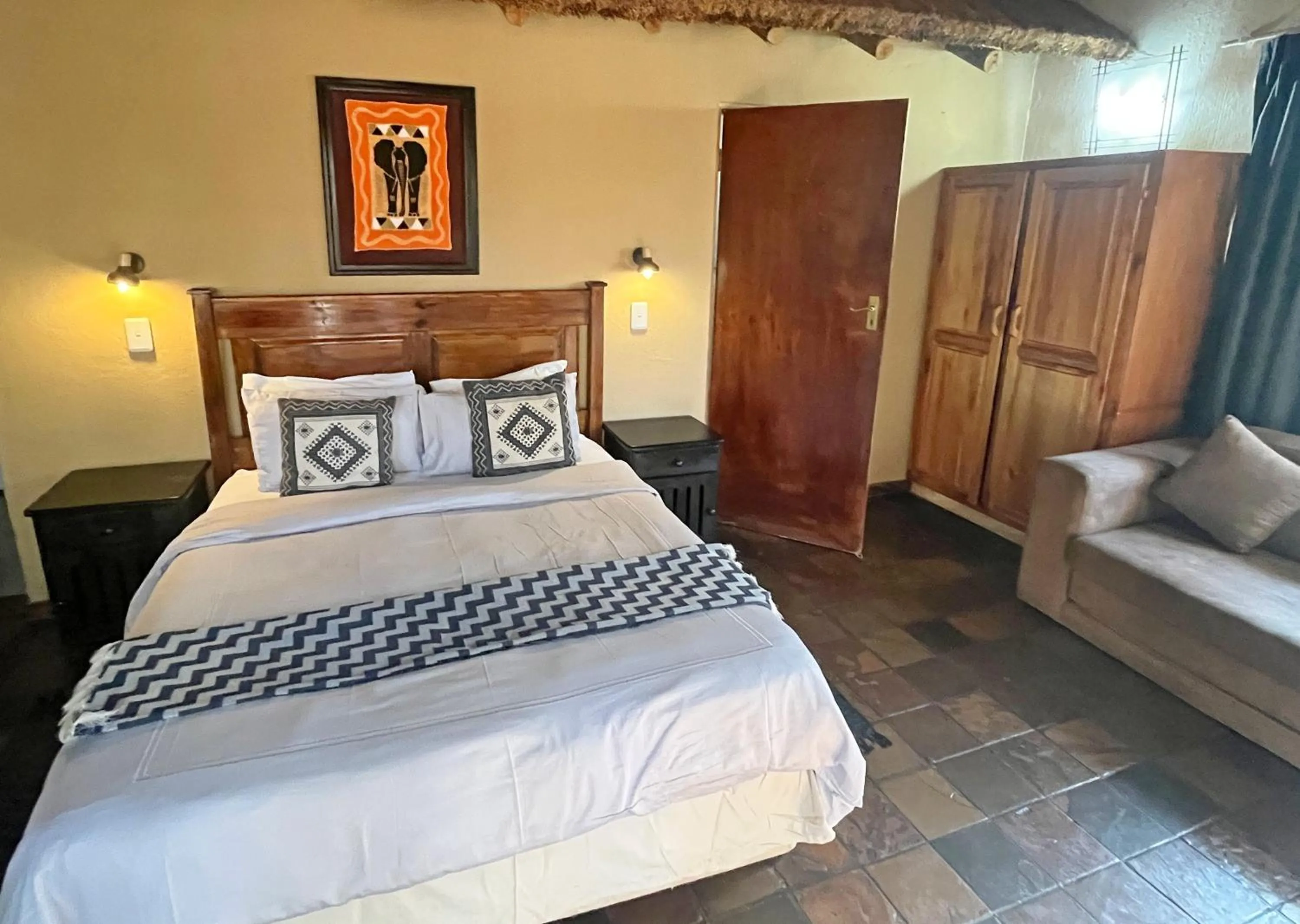 Bedroom, Bed in Crocodile Kruger Safari Lodge