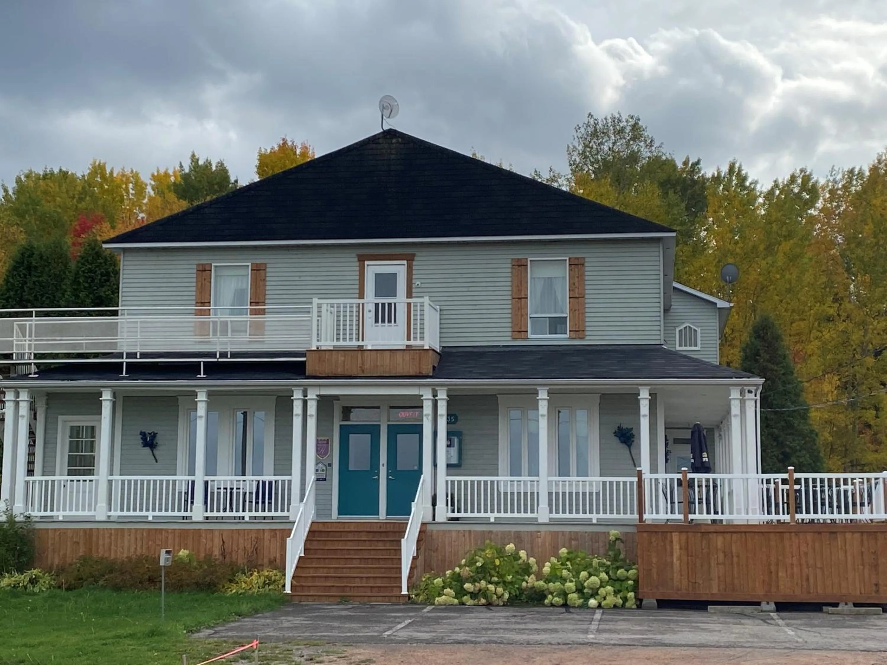 Property building in Auberge Presbytere Mont Lac-Vert