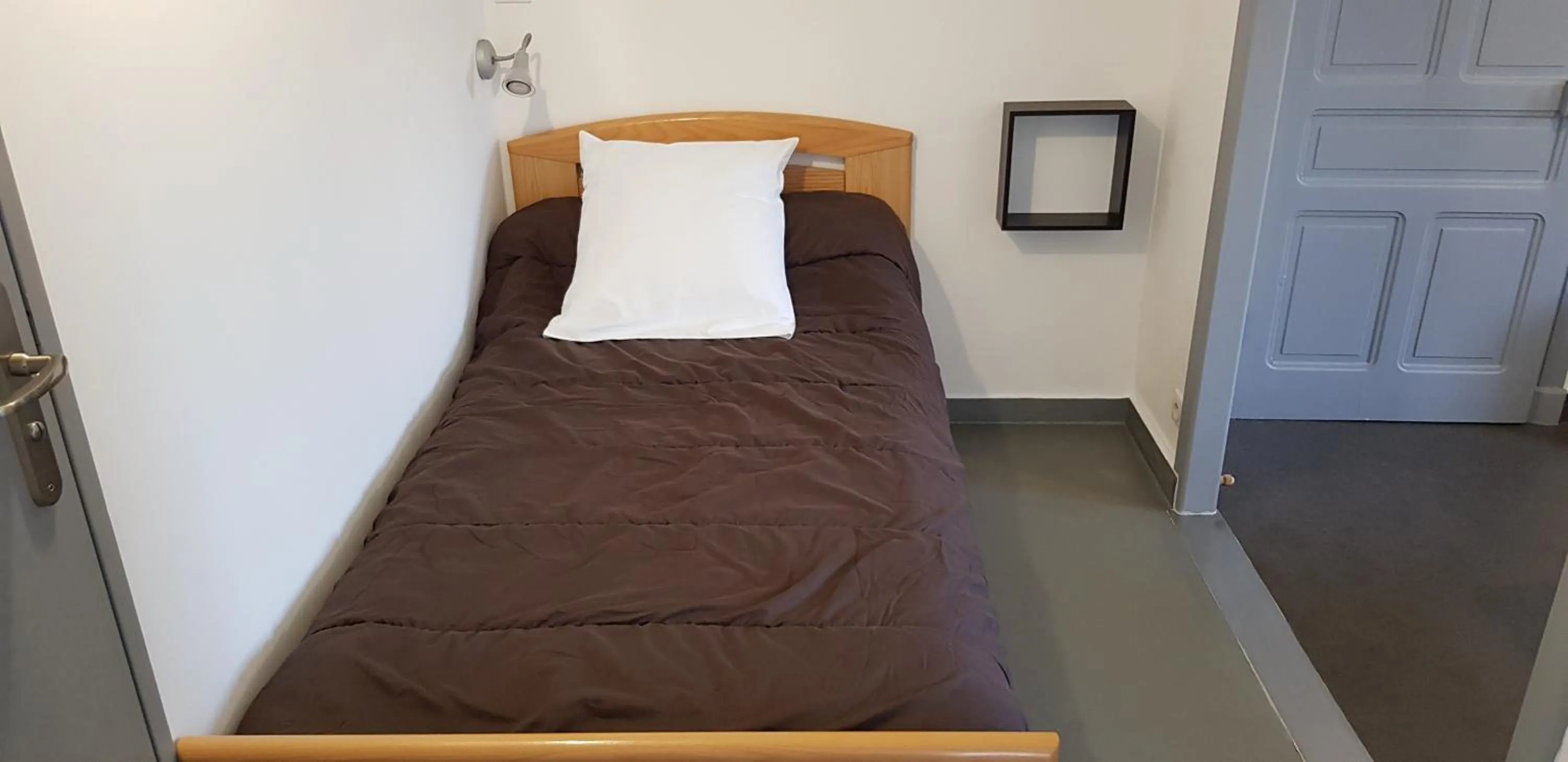 Bed in Auberge Saint Jacques