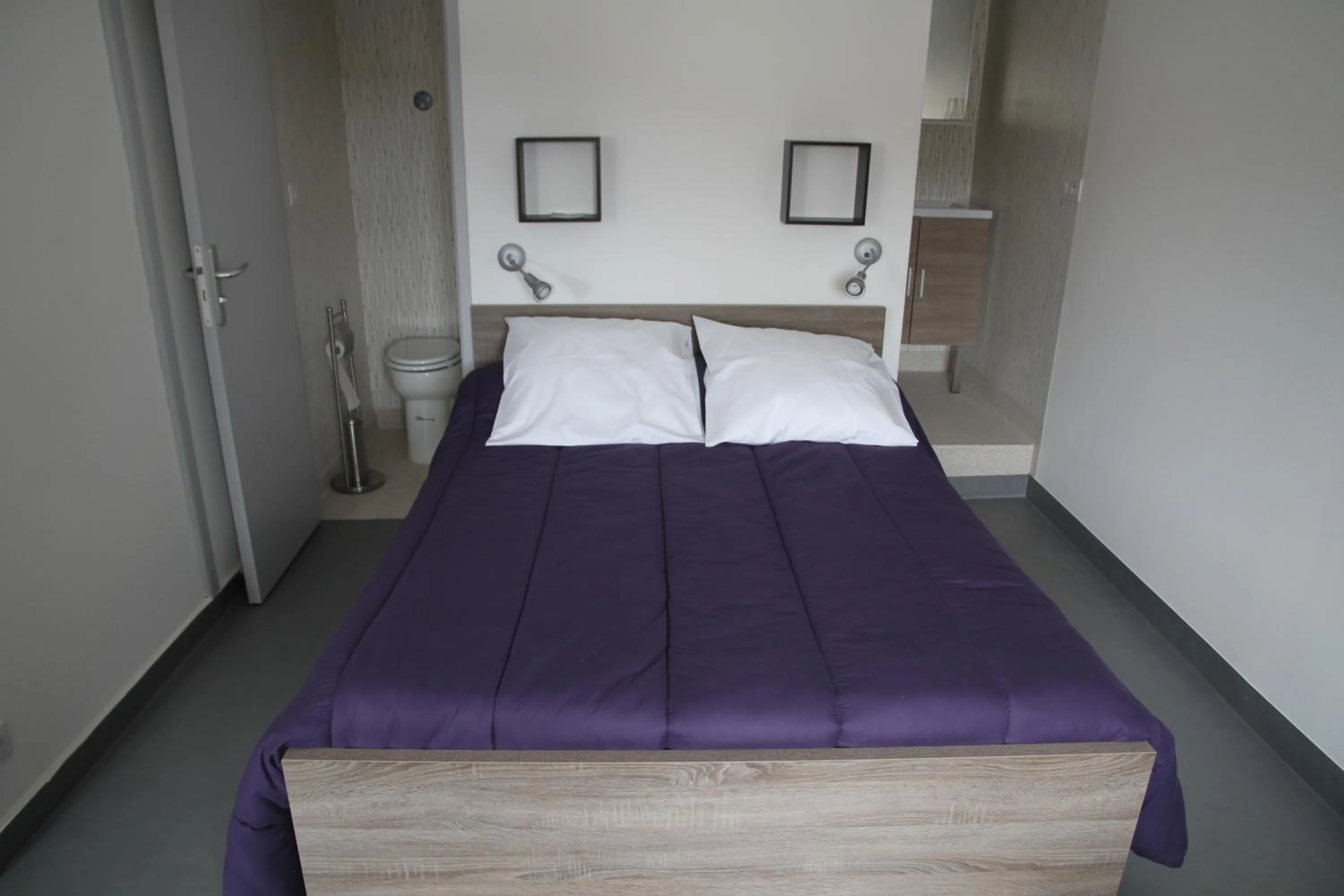 Bed in Auberge Saint Jacques