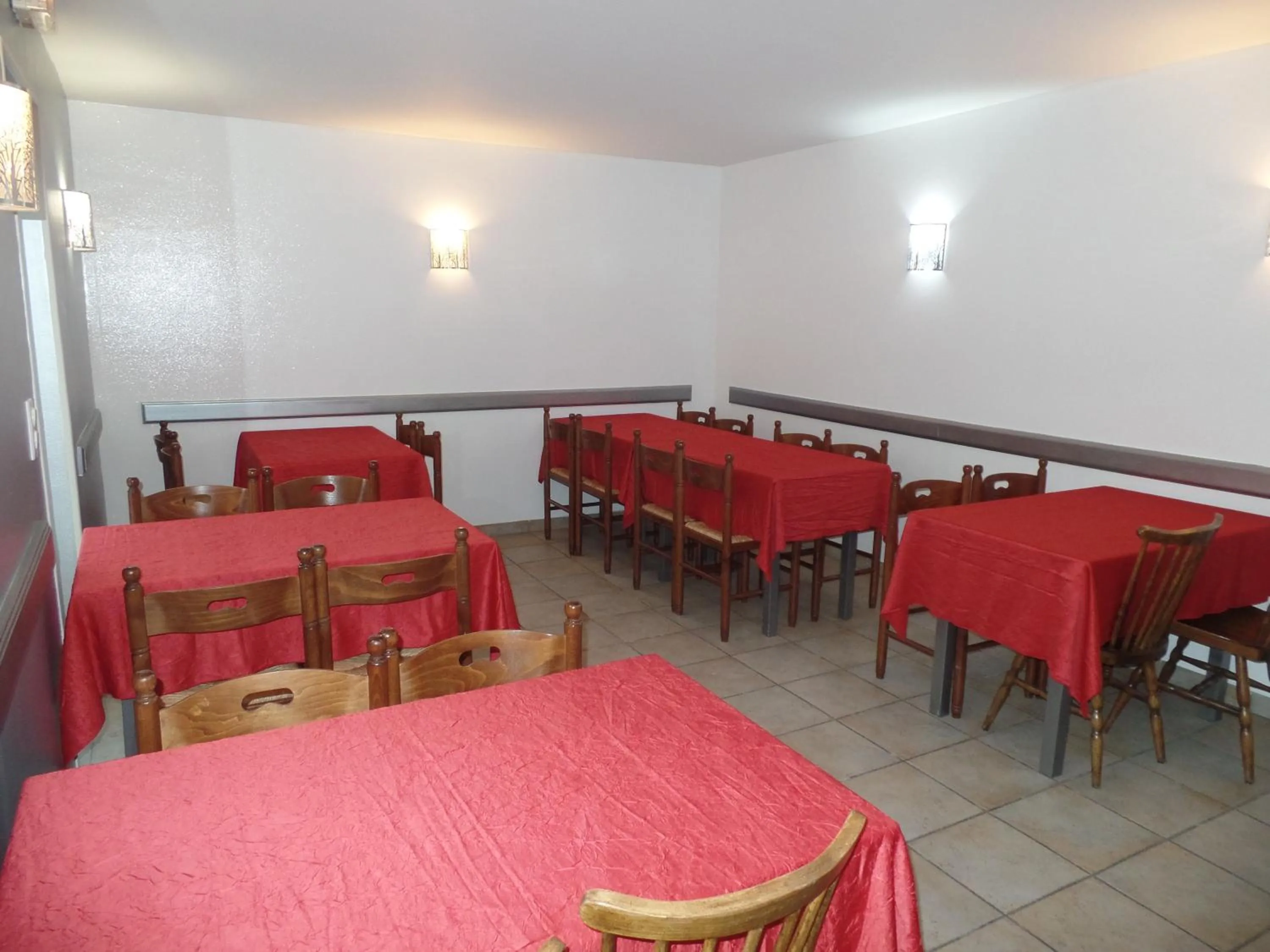 Restaurant/places to eat in Auberge Saint Jacques