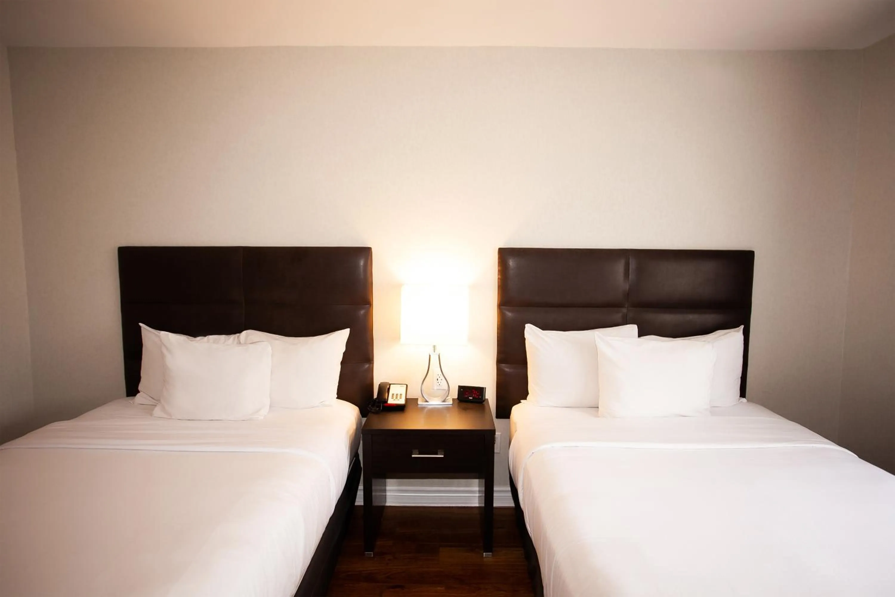 Bed in Hotel Newstar Montréal