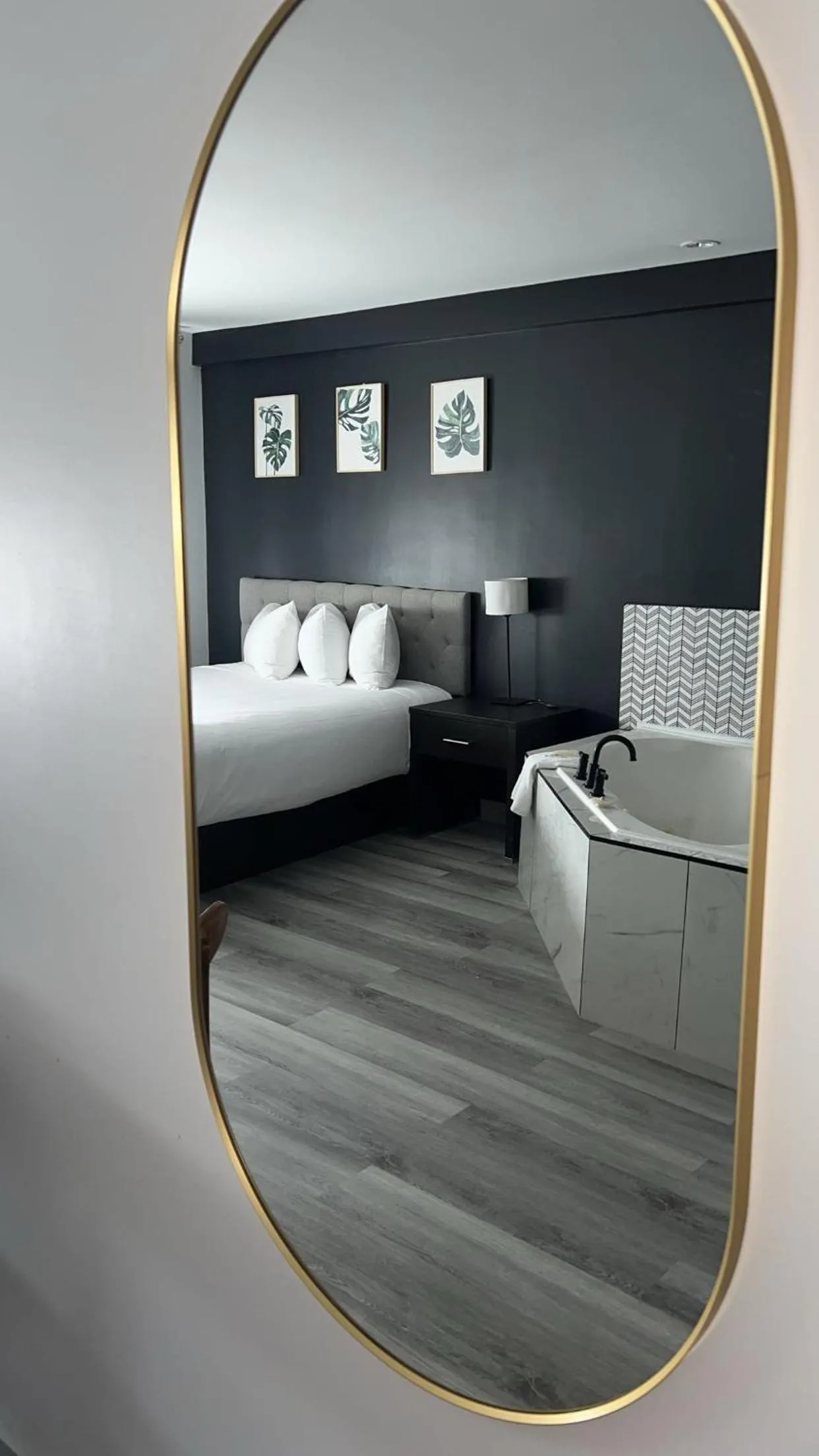 Bedroom, Bed in Hotel Newstar Montréal