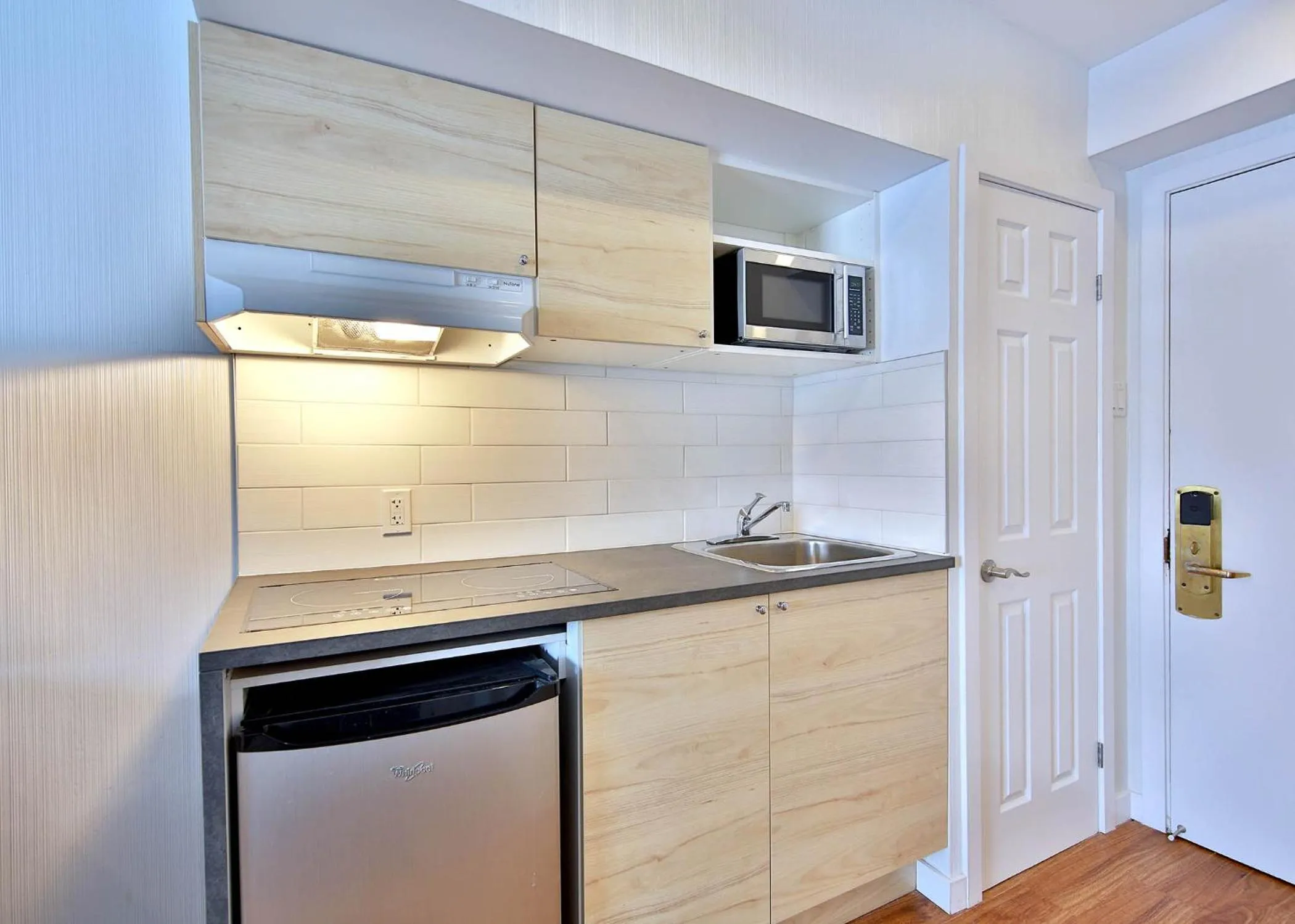 Kitchen or kitchenette in Hotel Newstar Montréal