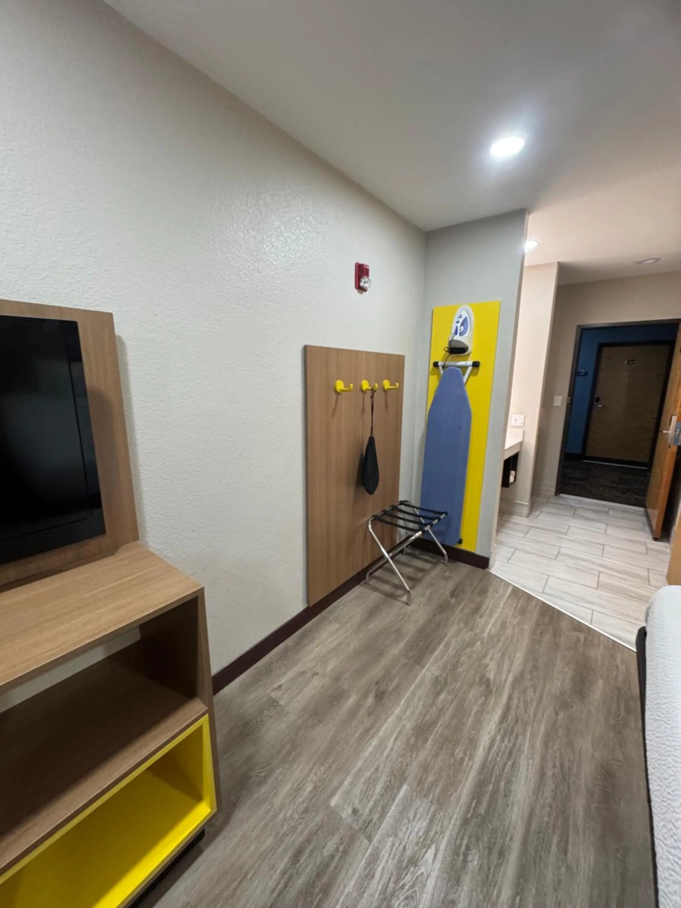 Bedroom in Days Inn by Wyndham Childress