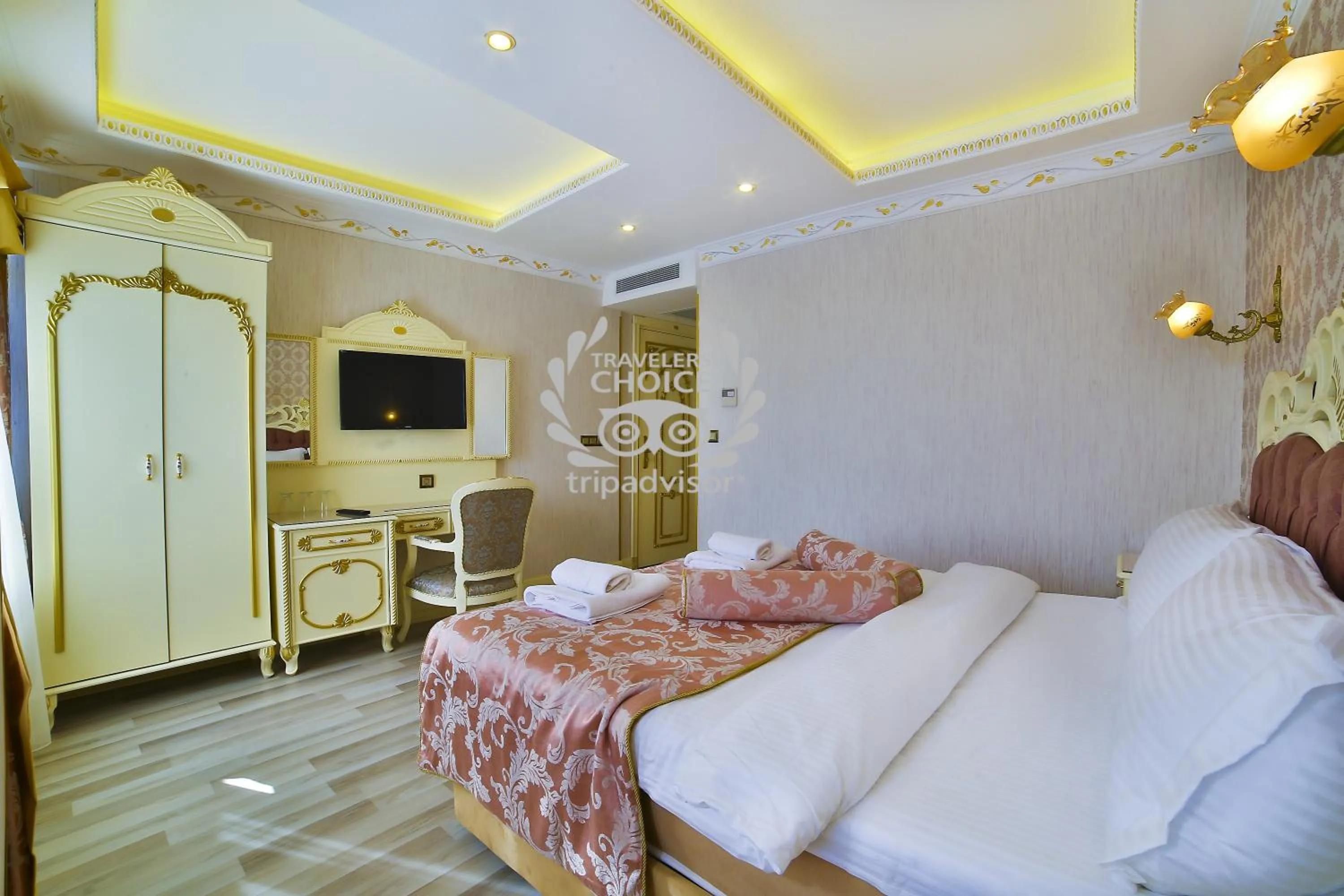 Photo of the whole room, Bed in Nayla Palace Hotel-Special Category