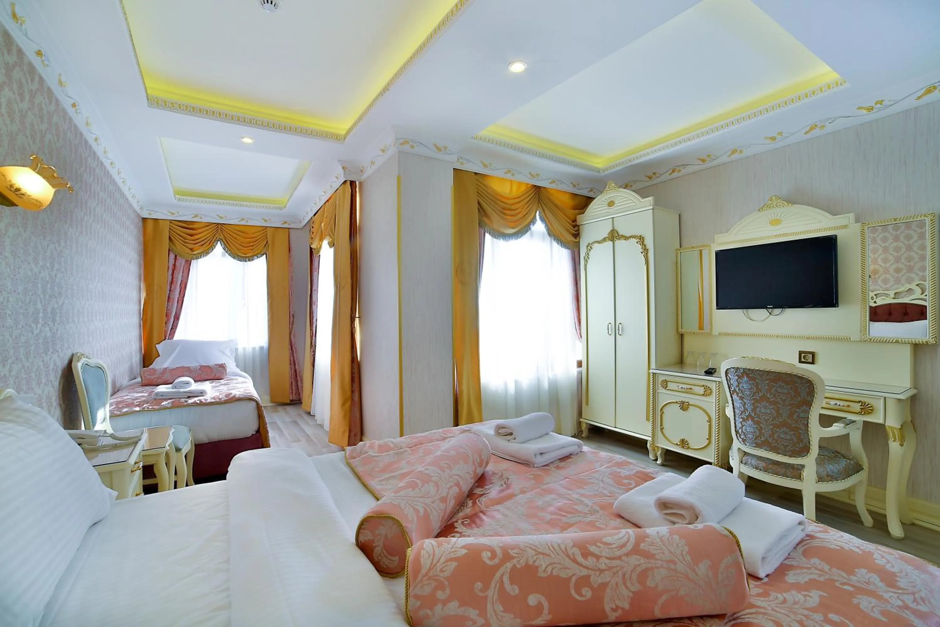 Photo of the whole room, Bed in Nayla Palace Hotel-Special Category