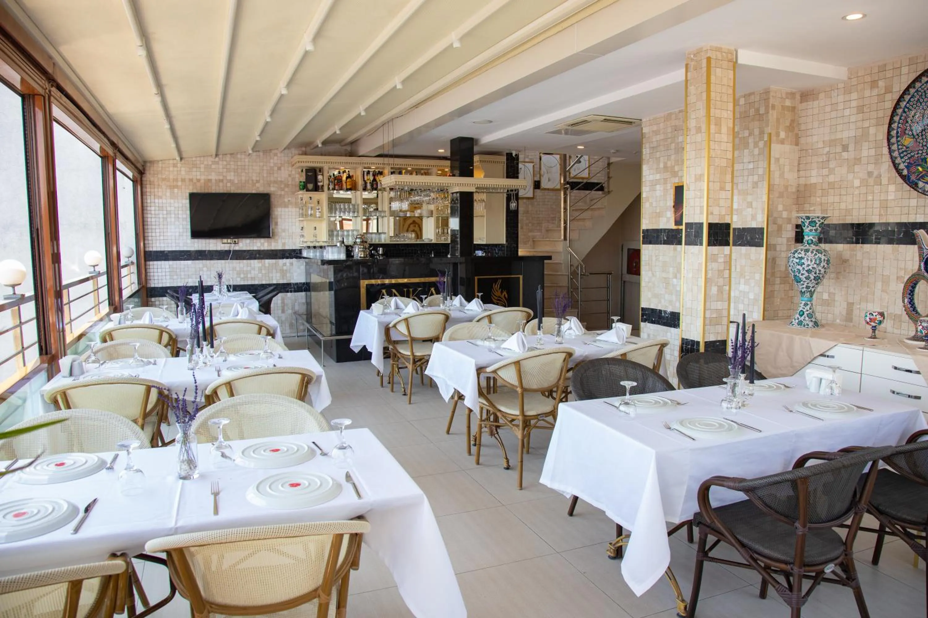 Restaurant/places to eat in Nayla Palace Hotel-Special Category