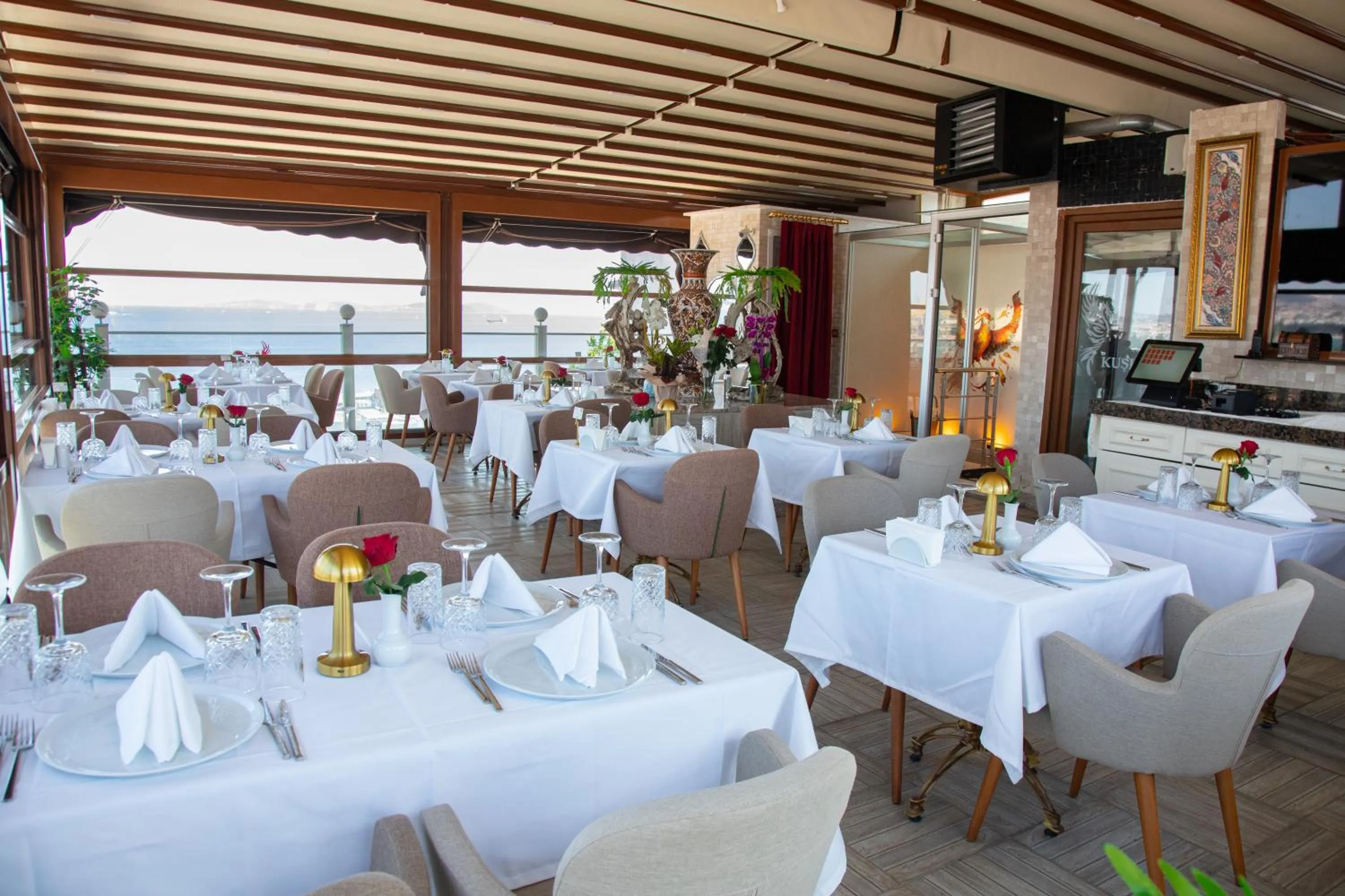 Restaurant/places to eat in Nayla Palace Hotel-Special Category