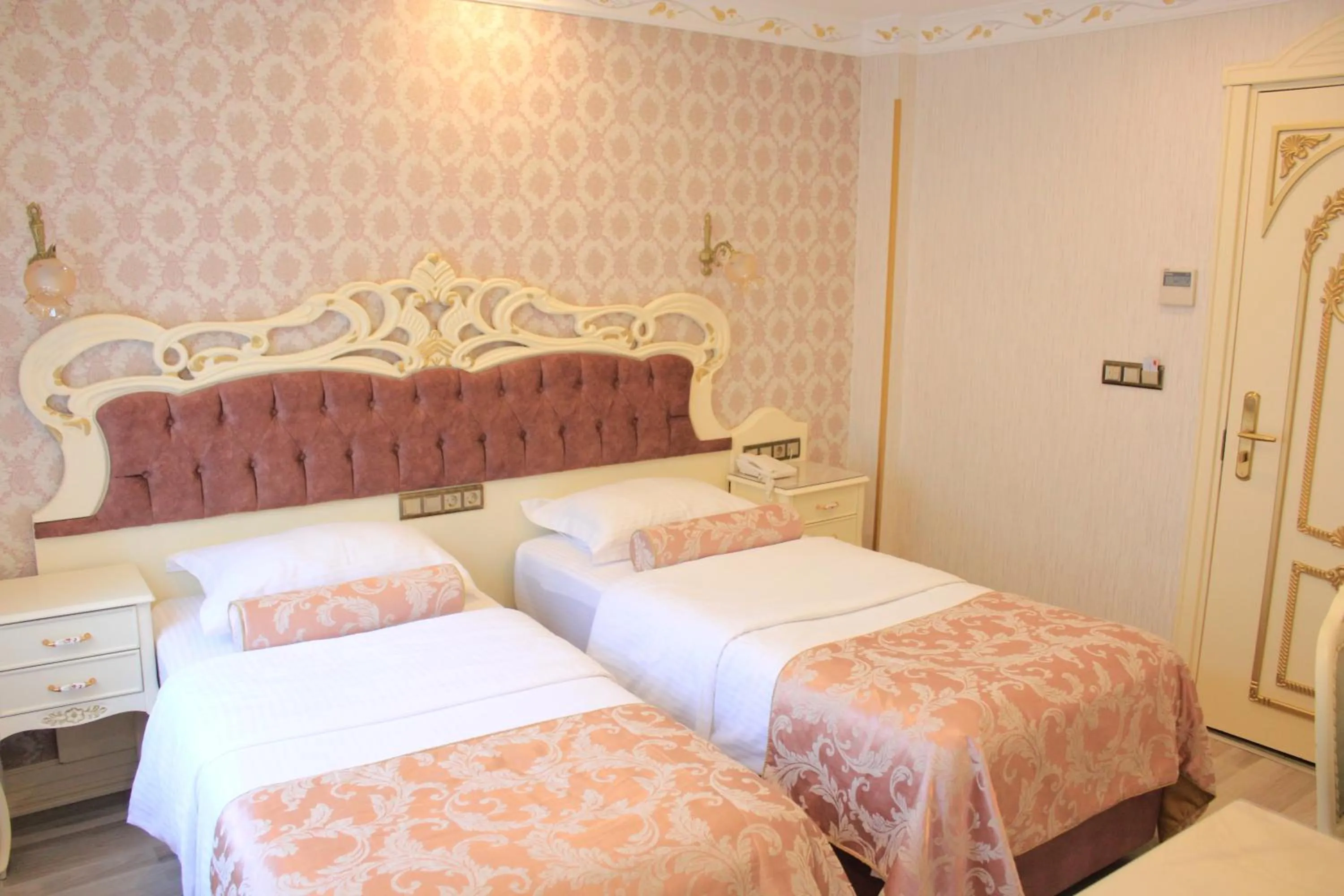 Photo of the whole room, Bed in Nayla Palace Hotel-Special Category