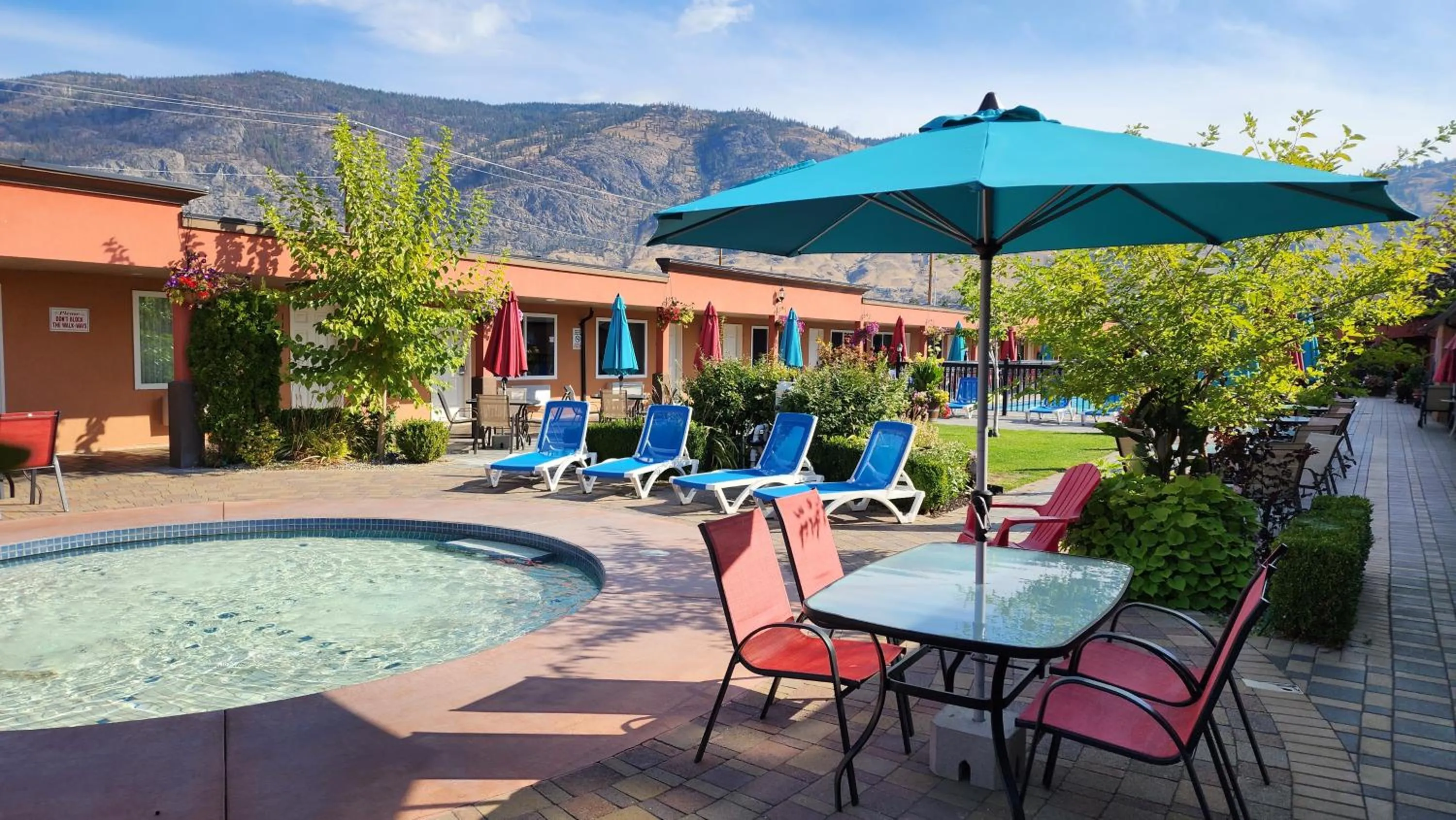 Sahara Courtyard Inn & Suites Osoyoos