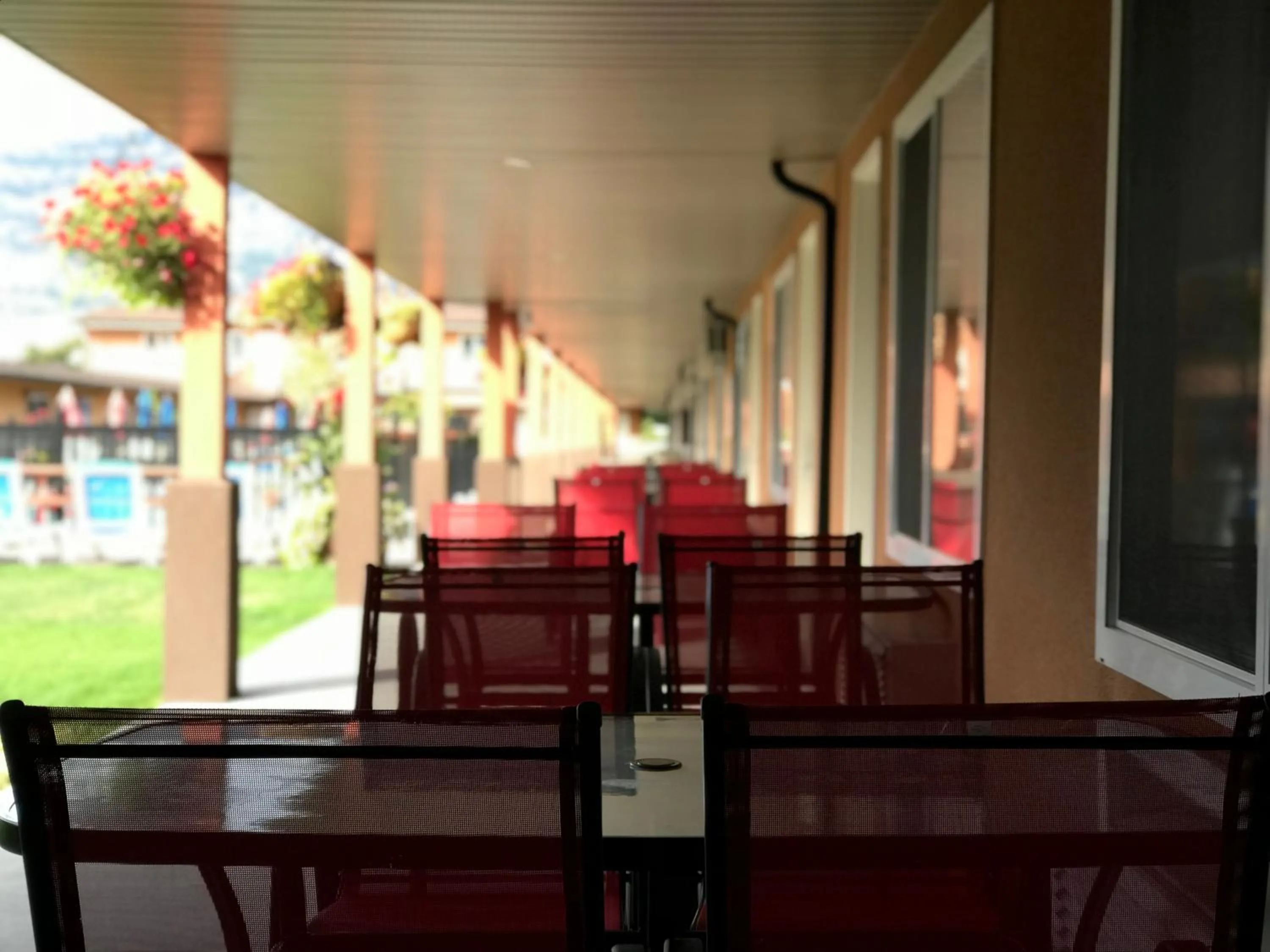 Sahara Courtyard Inn & Suites Osoyoos