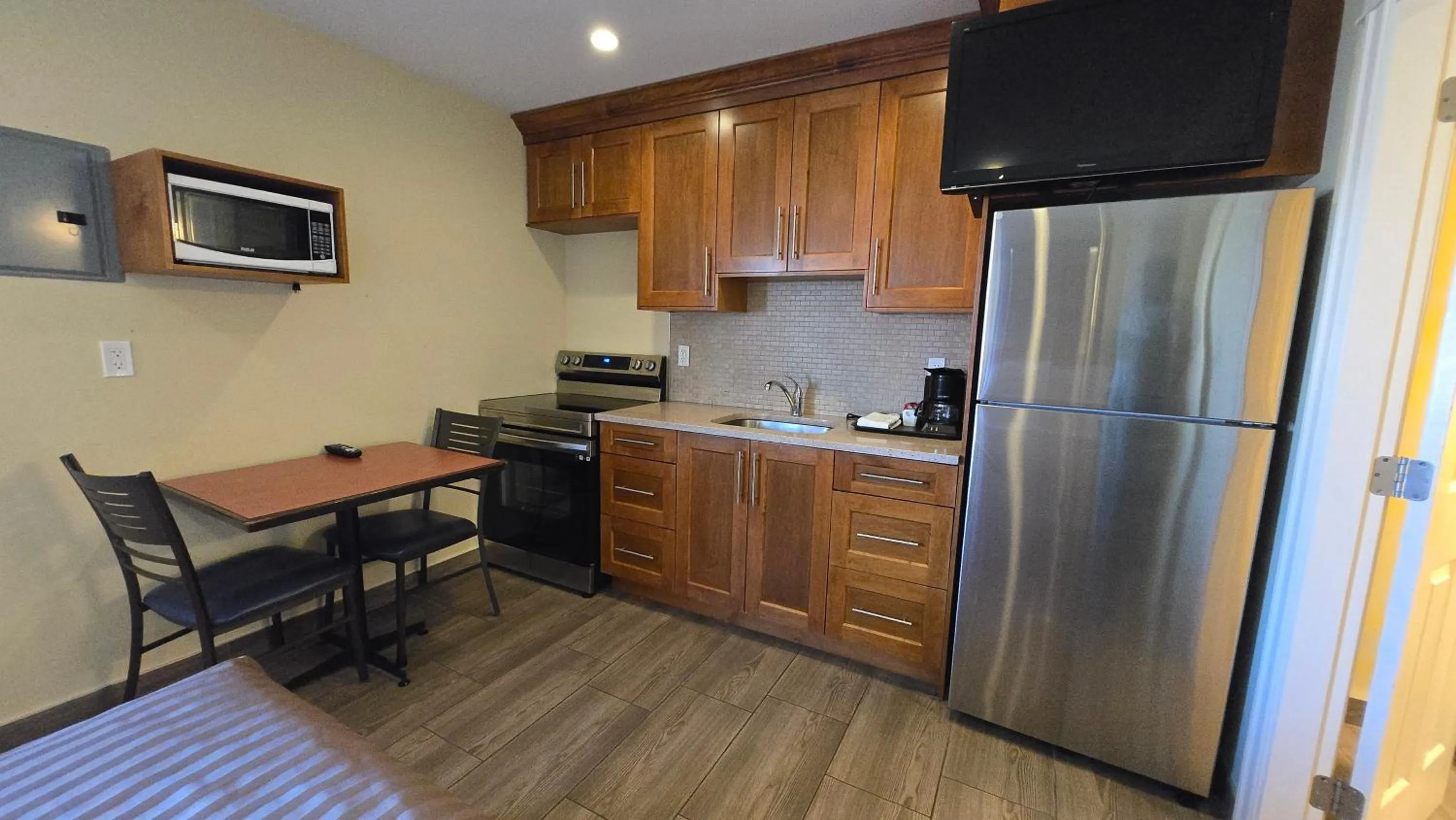 Sahara Courtyard Inn & Suites Osoyoos