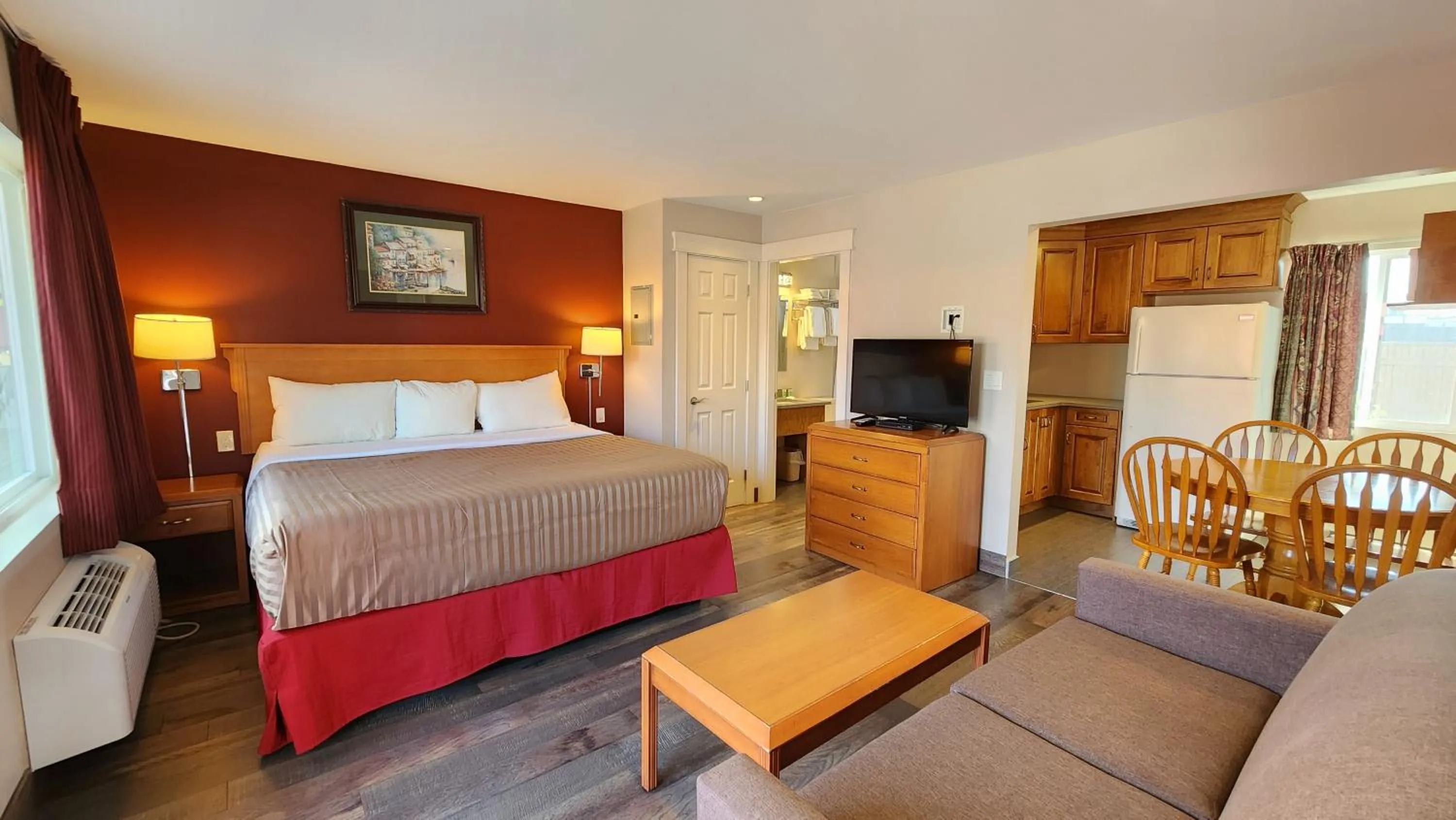 Bed in Sahara Courtyard Inn & Suites Osoyoos