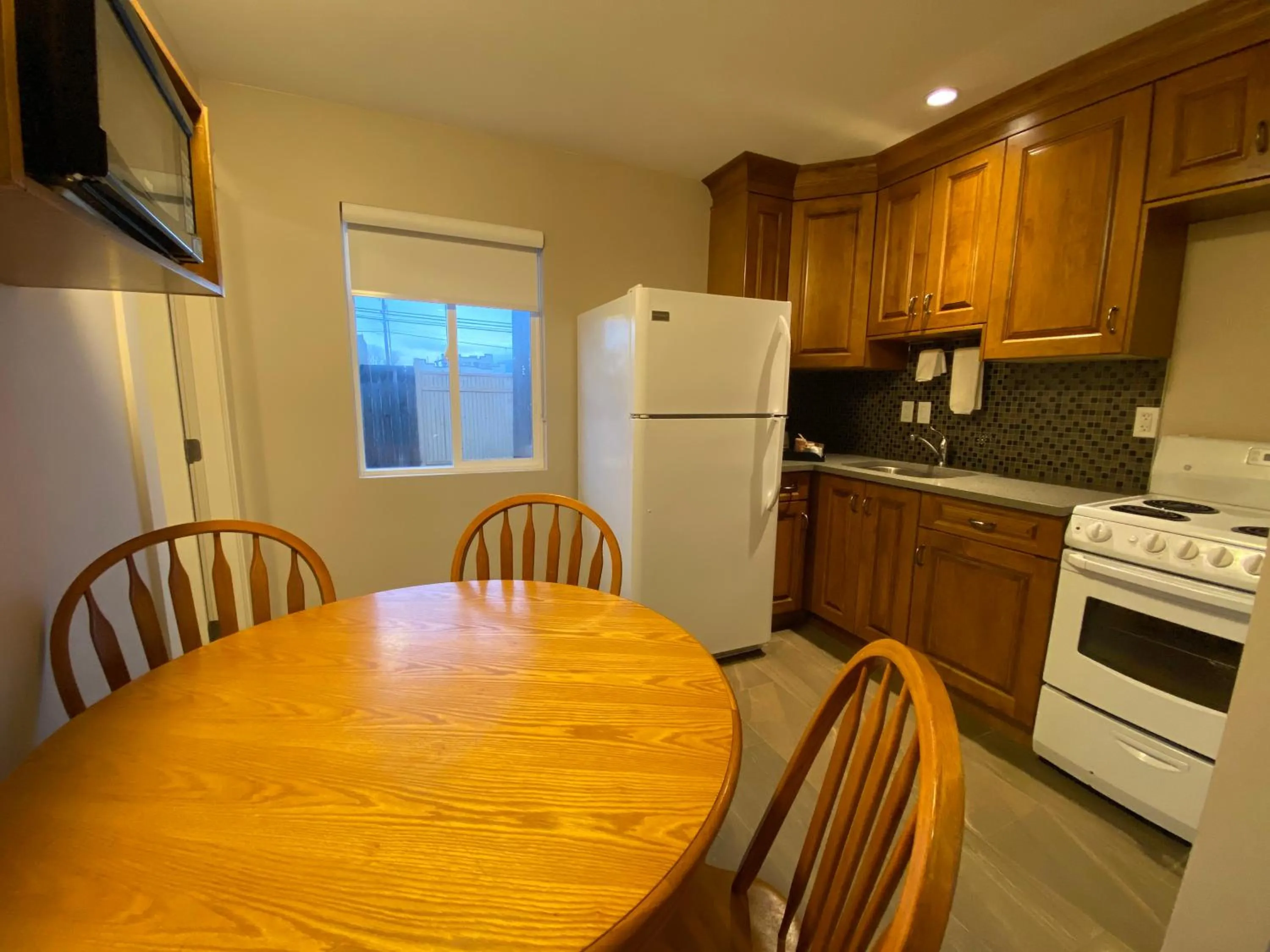 Sahara Courtyard Inn & Suites Osoyoos