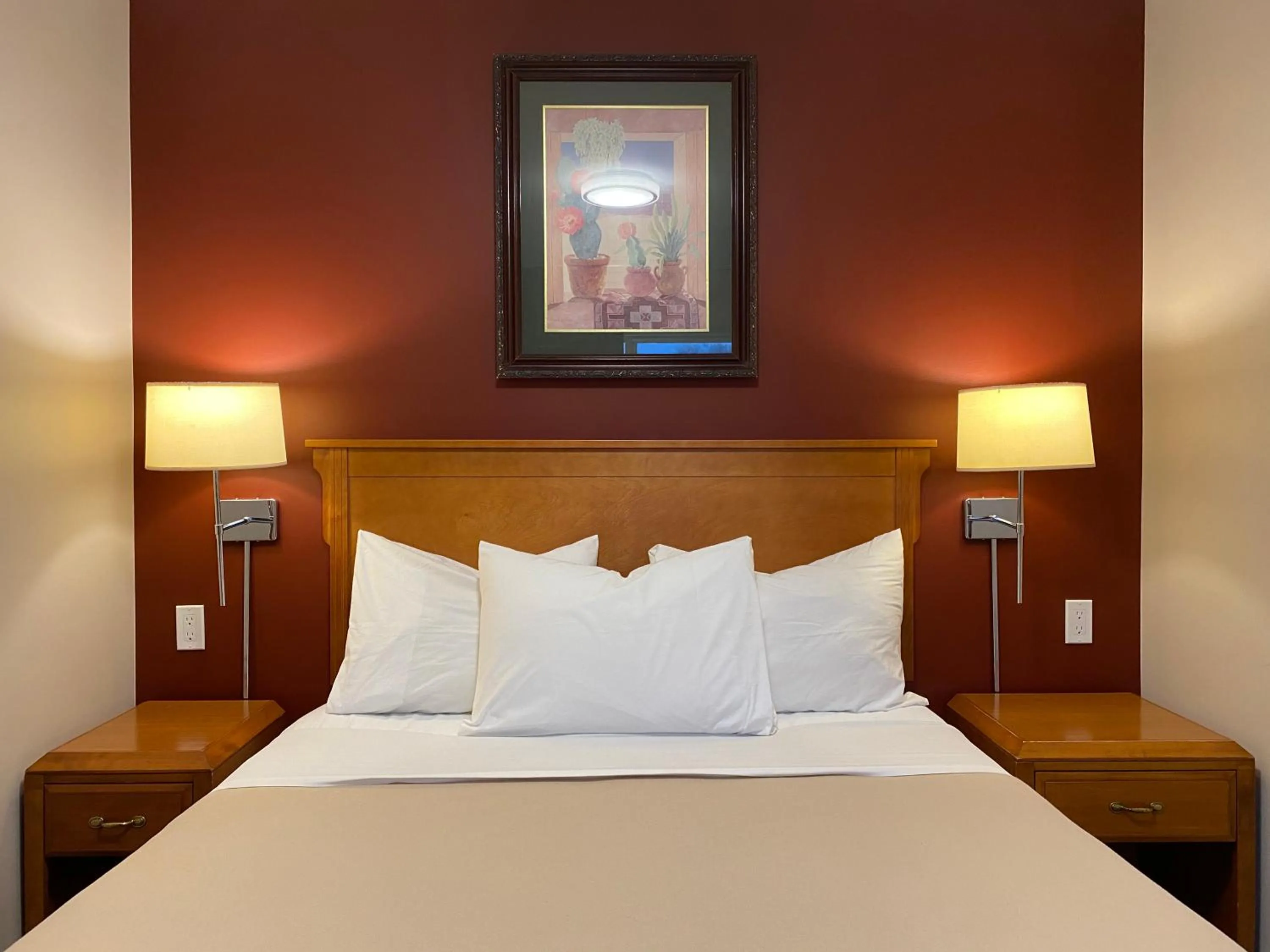 Bed in Sahara Courtyard Inn & Suites Osoyoos