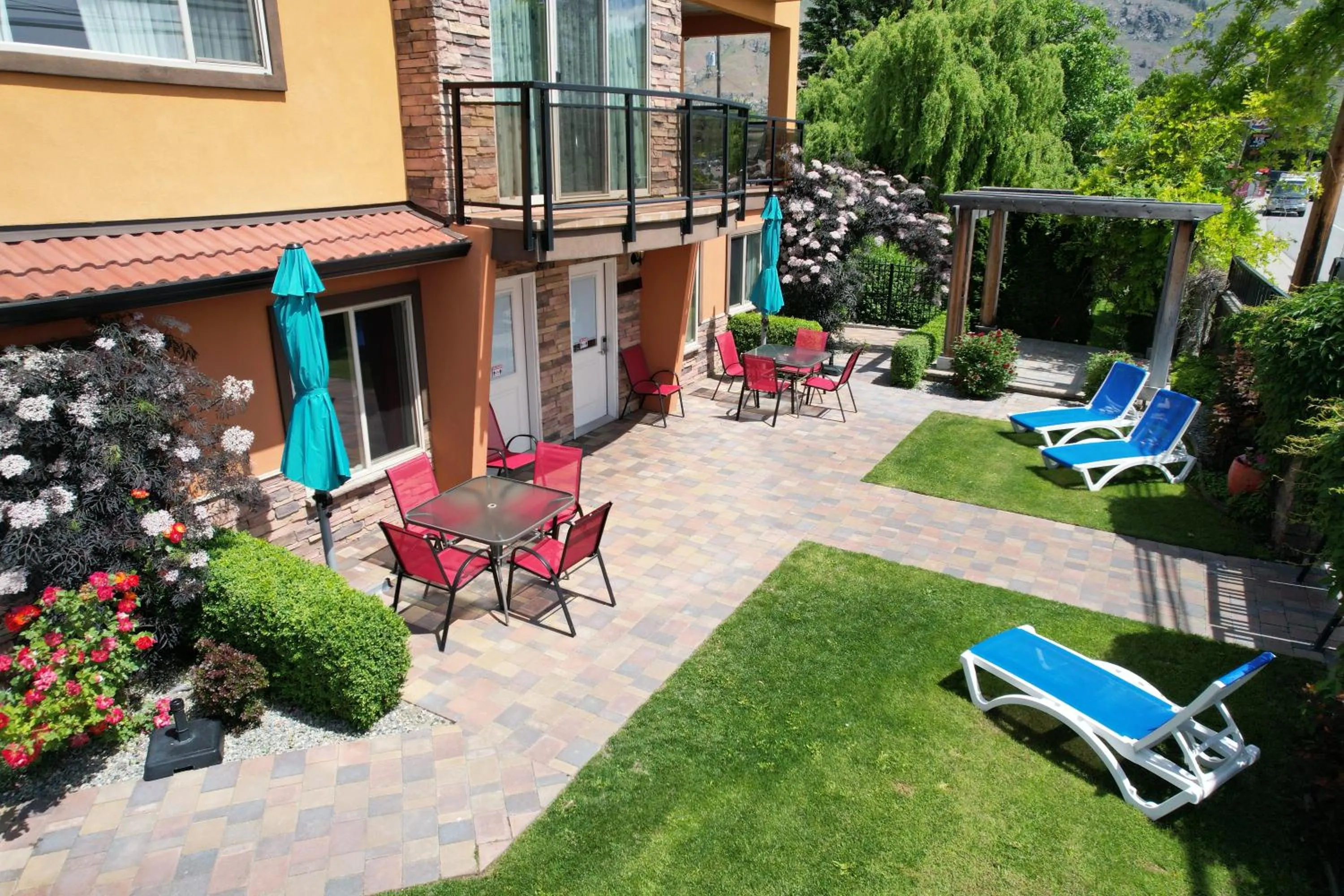 Sahara Courtyard Inn & Suites Osoyoos
