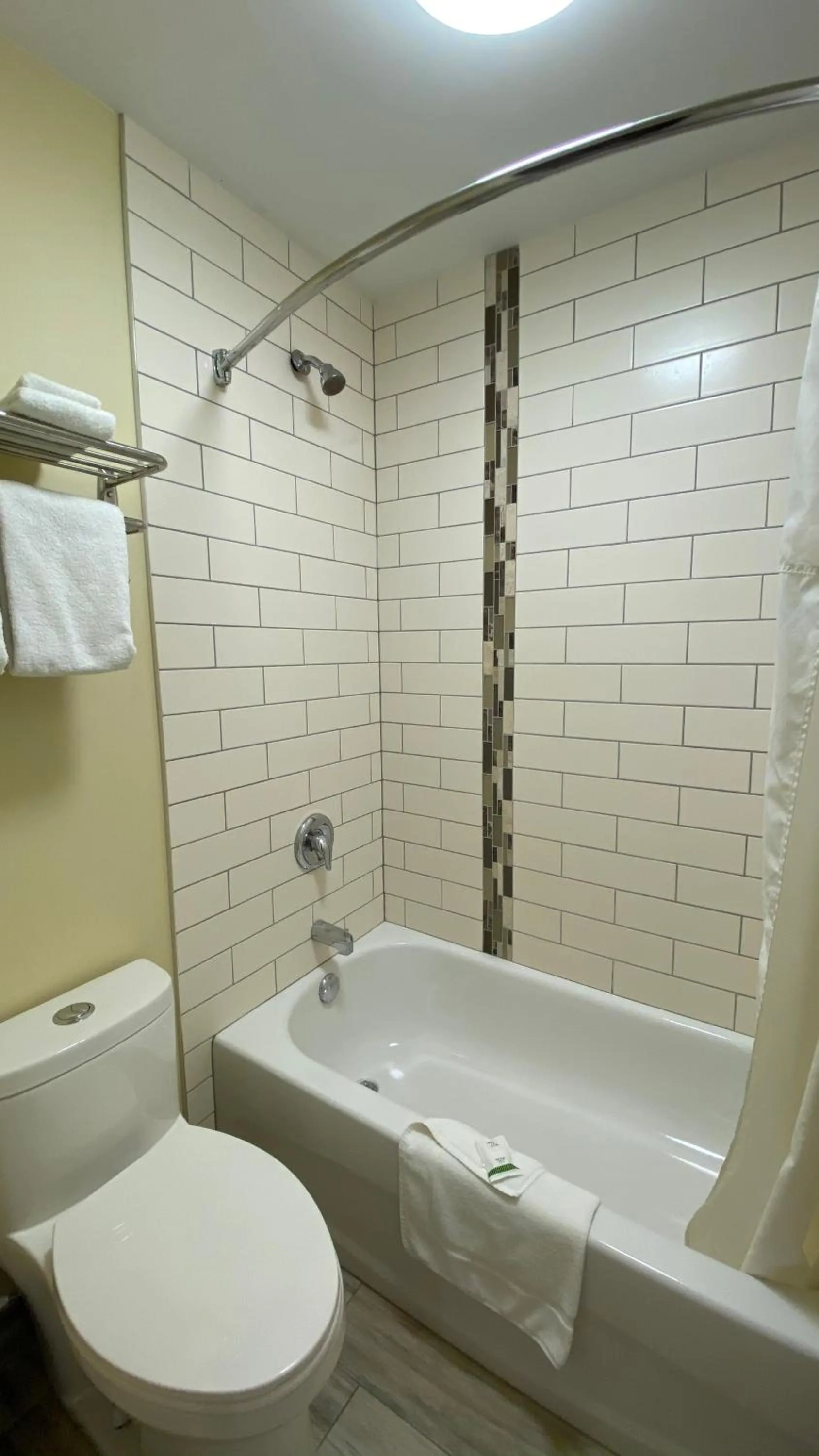 Sahara Courtyard Inn & Suites Osoyoos