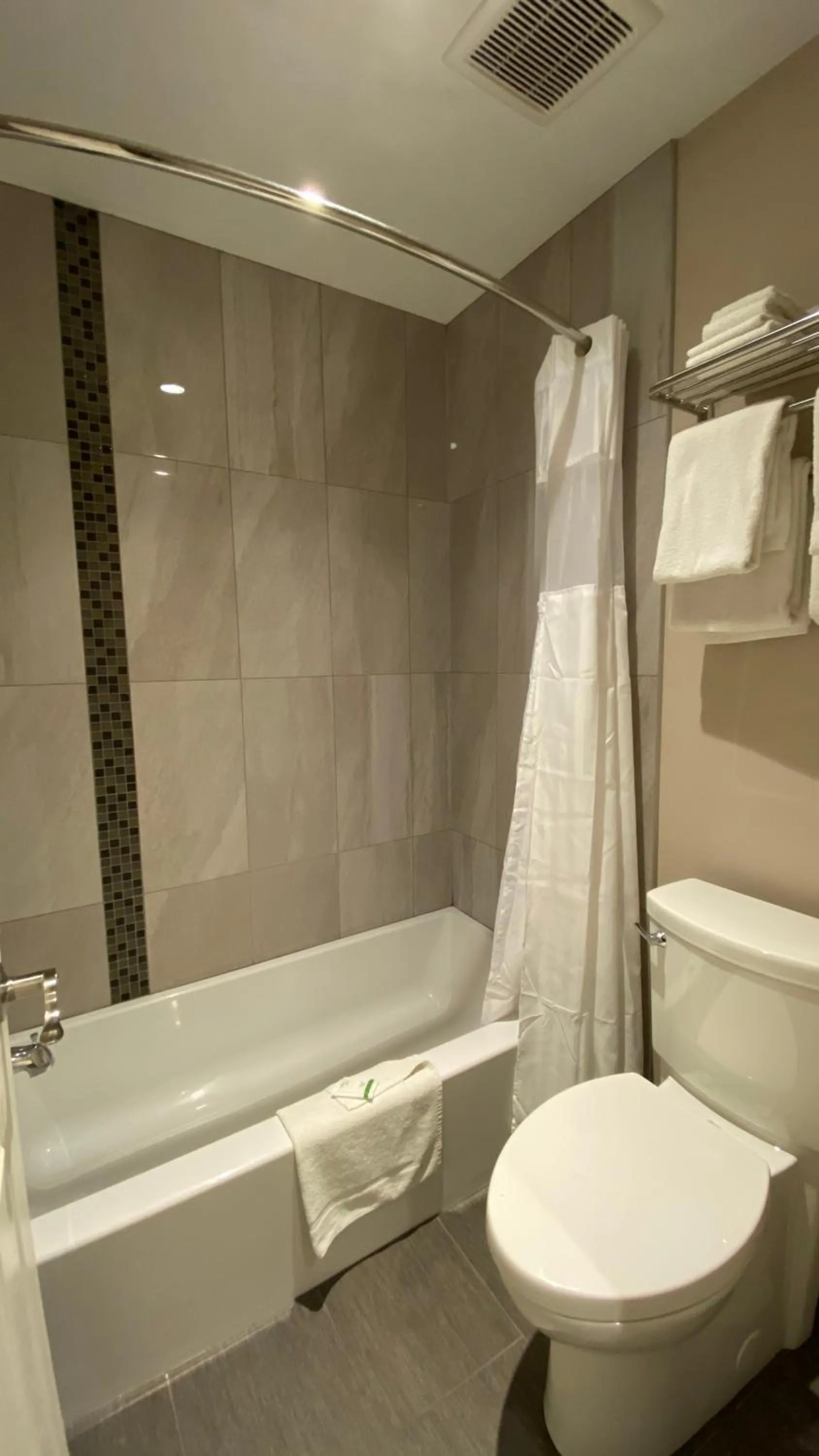 Sahara Courtyard Inn & Suites Osoyoos