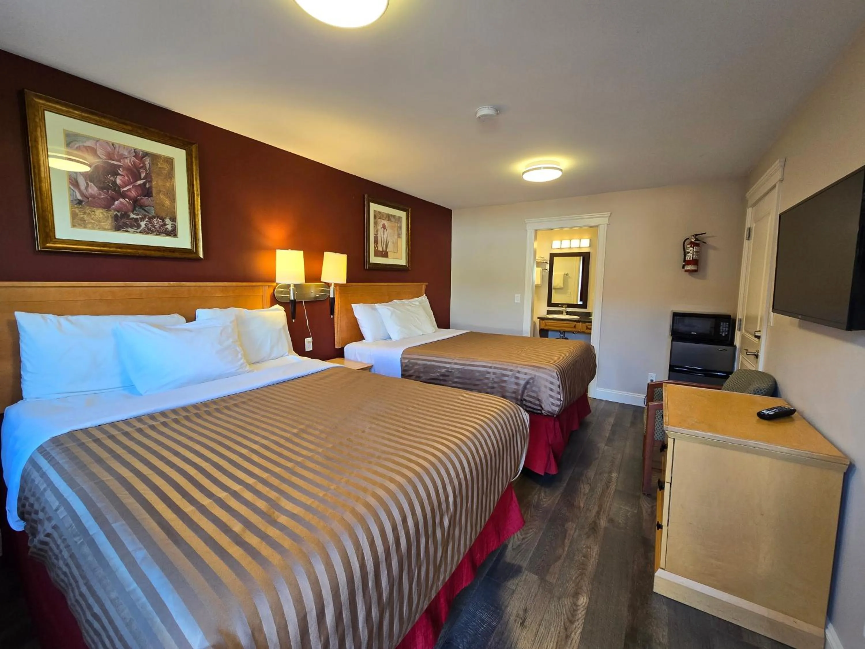 Bed in Sahara Courtyard Inn & Suites Osoyoos