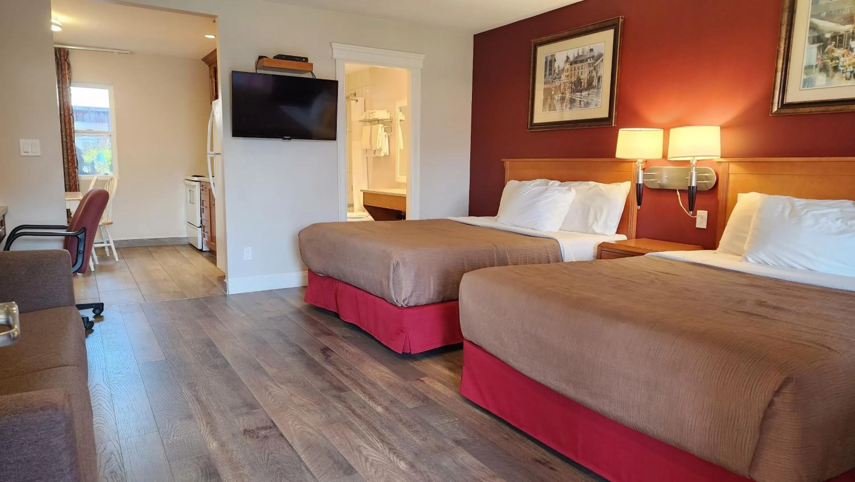 Bed in Sahara Courtyard Inn & Suites Osoyoos