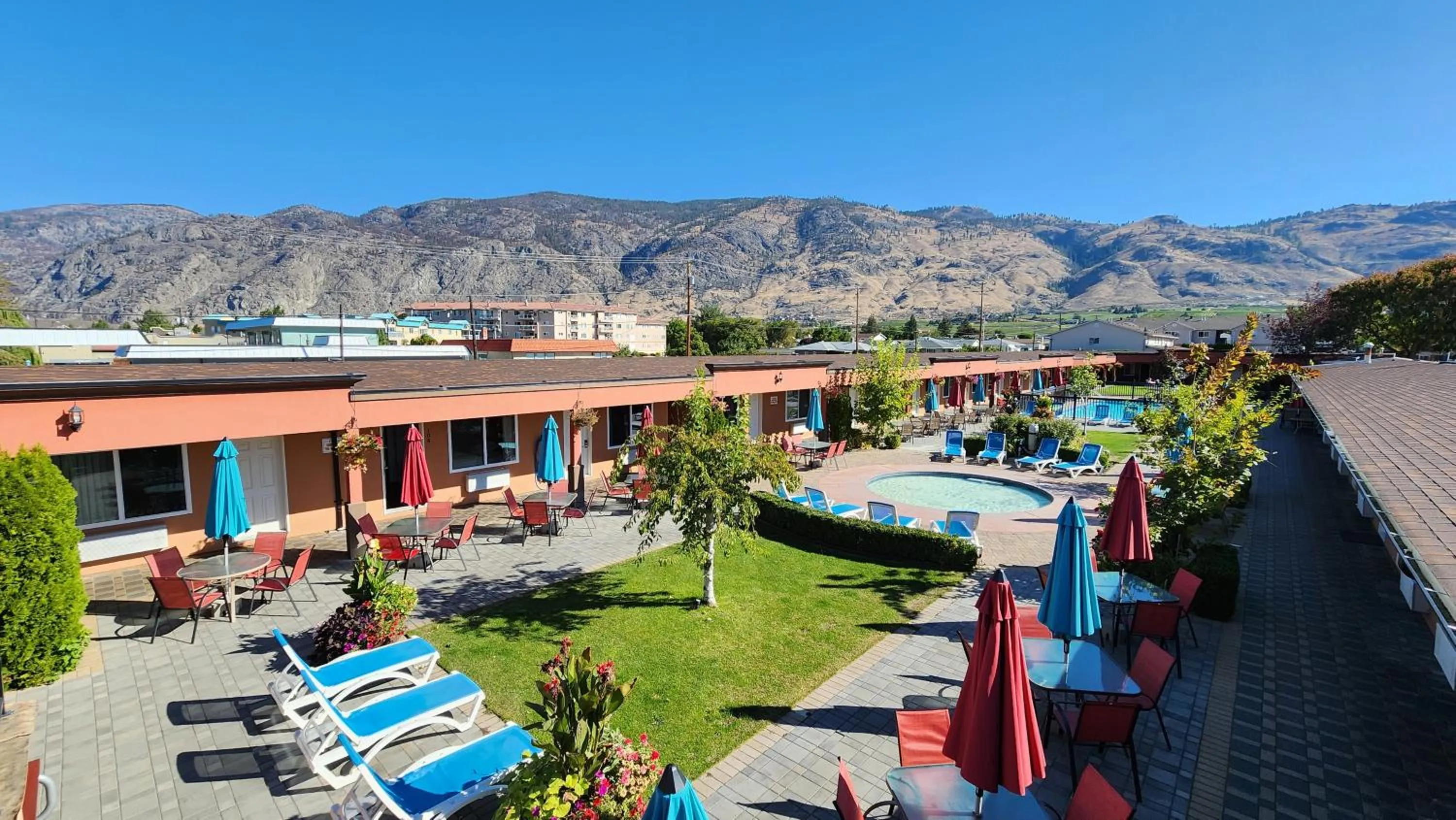 Sahara Courtyard Inn & Suites Osoyoos