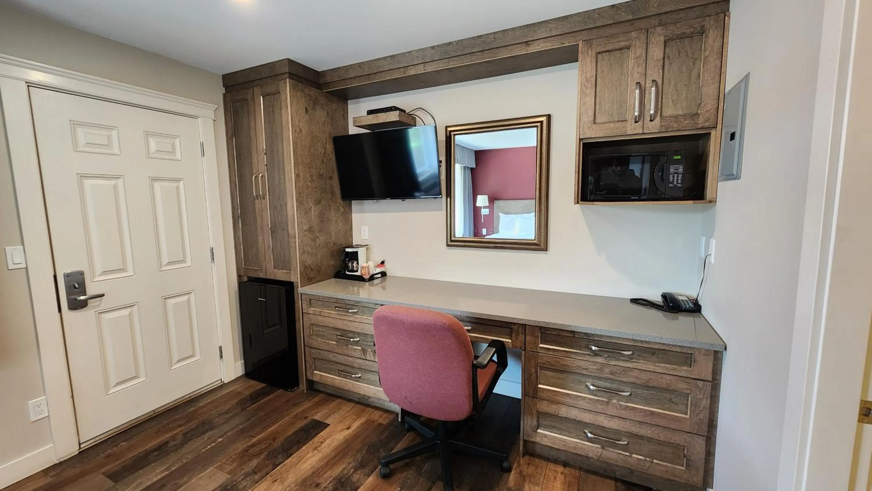 Sahara Courtyard Inn & Suites Osoyoos