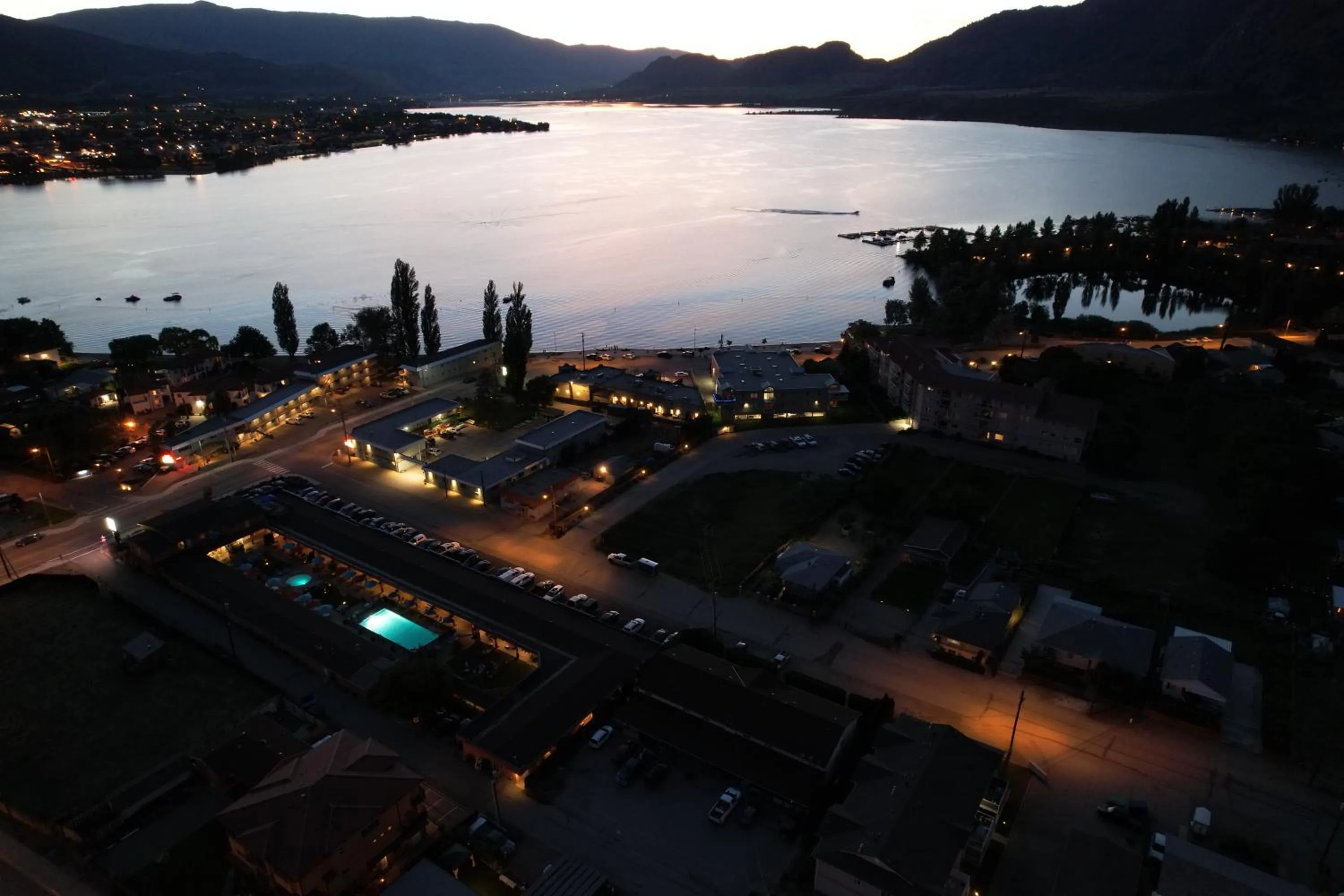 Sahara Courtyard Inn & Suites Osoyoos