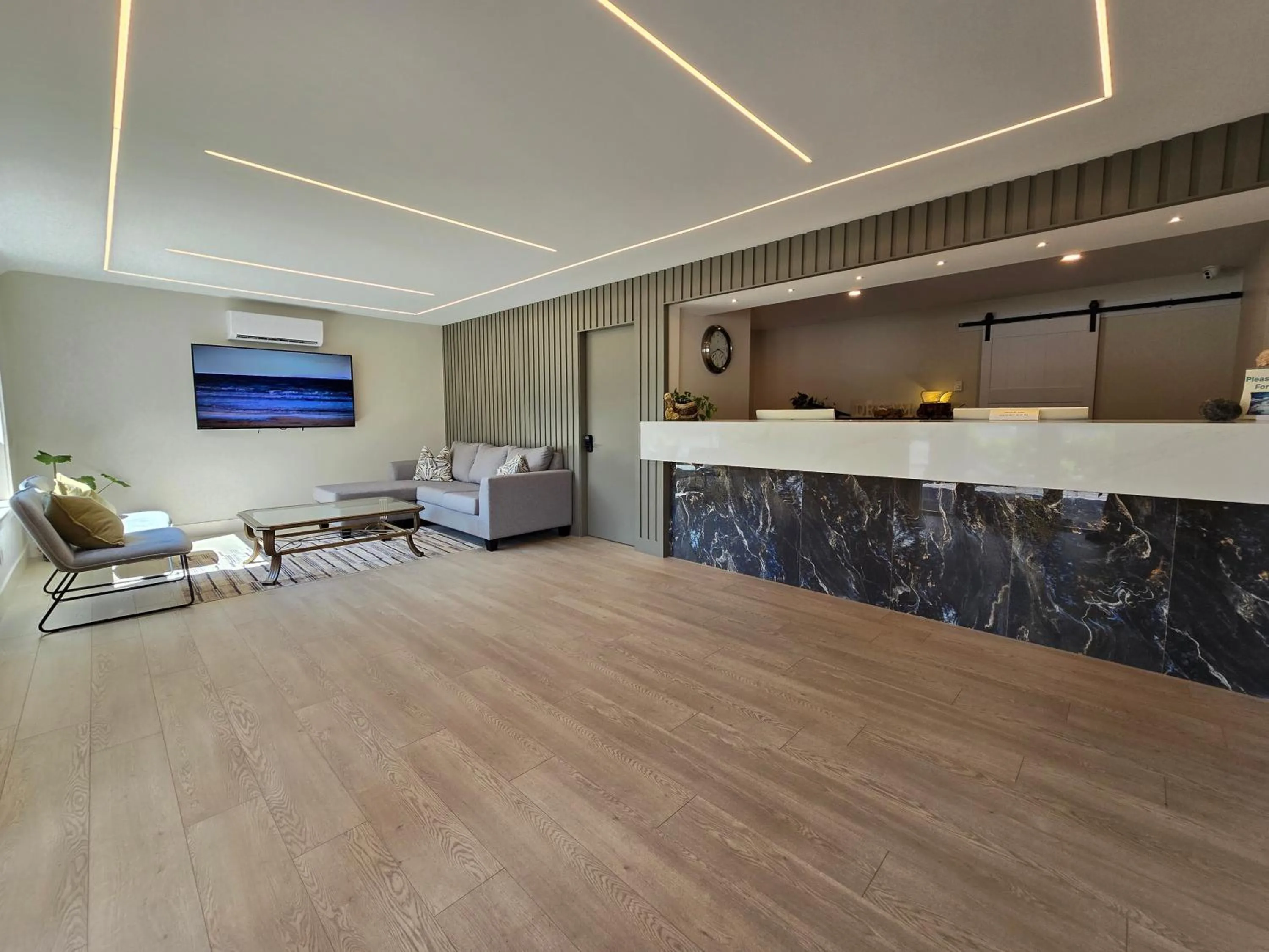 Sahara Courtyard Inn & Suites Osoyoos