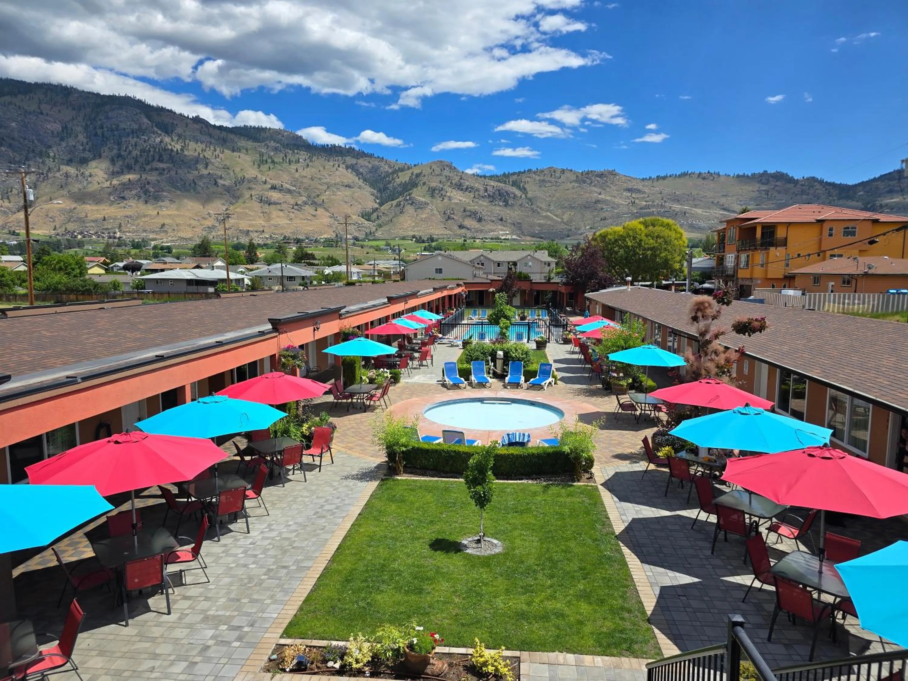 Sahara Courtyard Inn & Suites Osoyoos