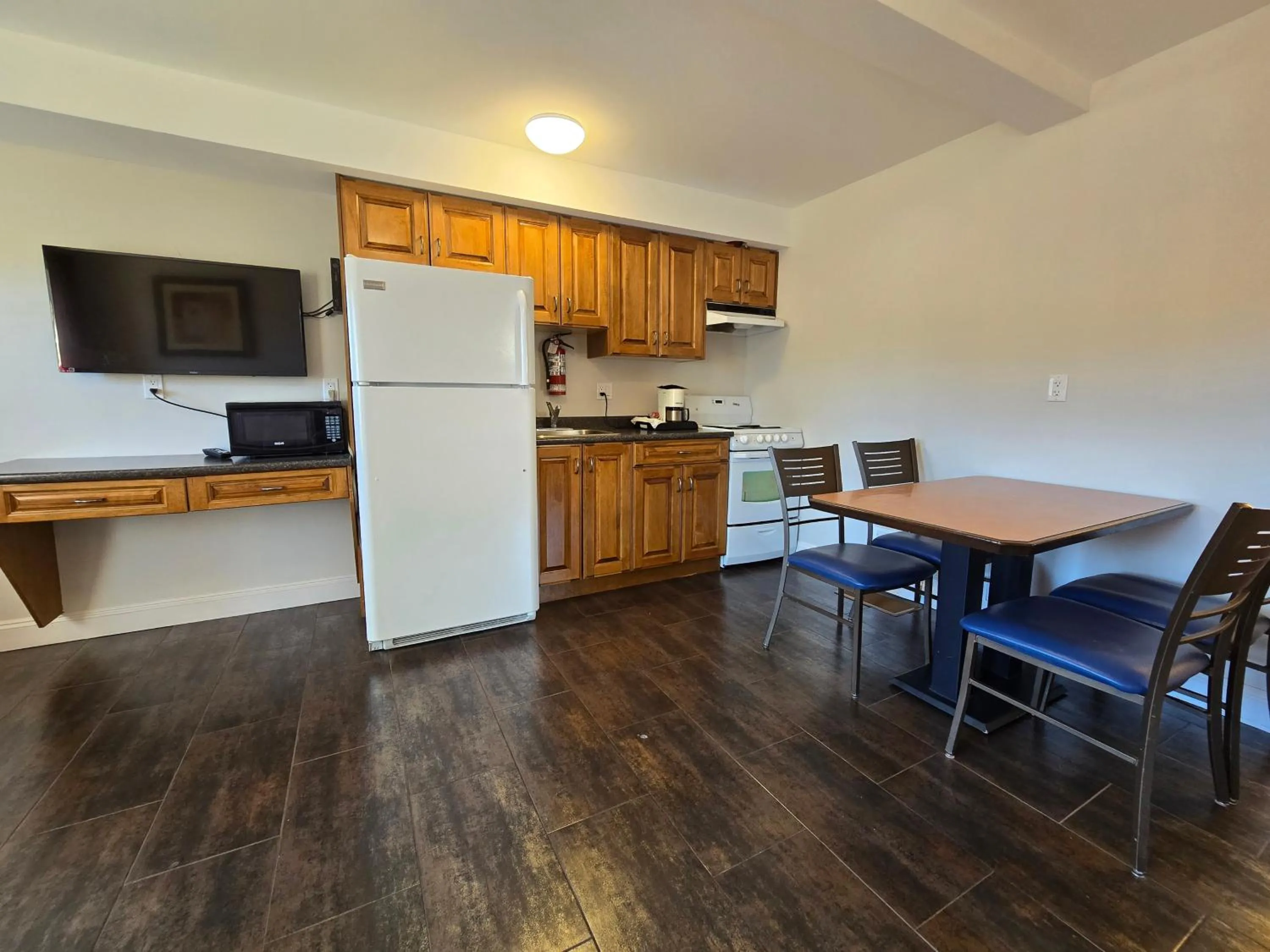 Sahara Courtyard Inn & Suites Osoyoos