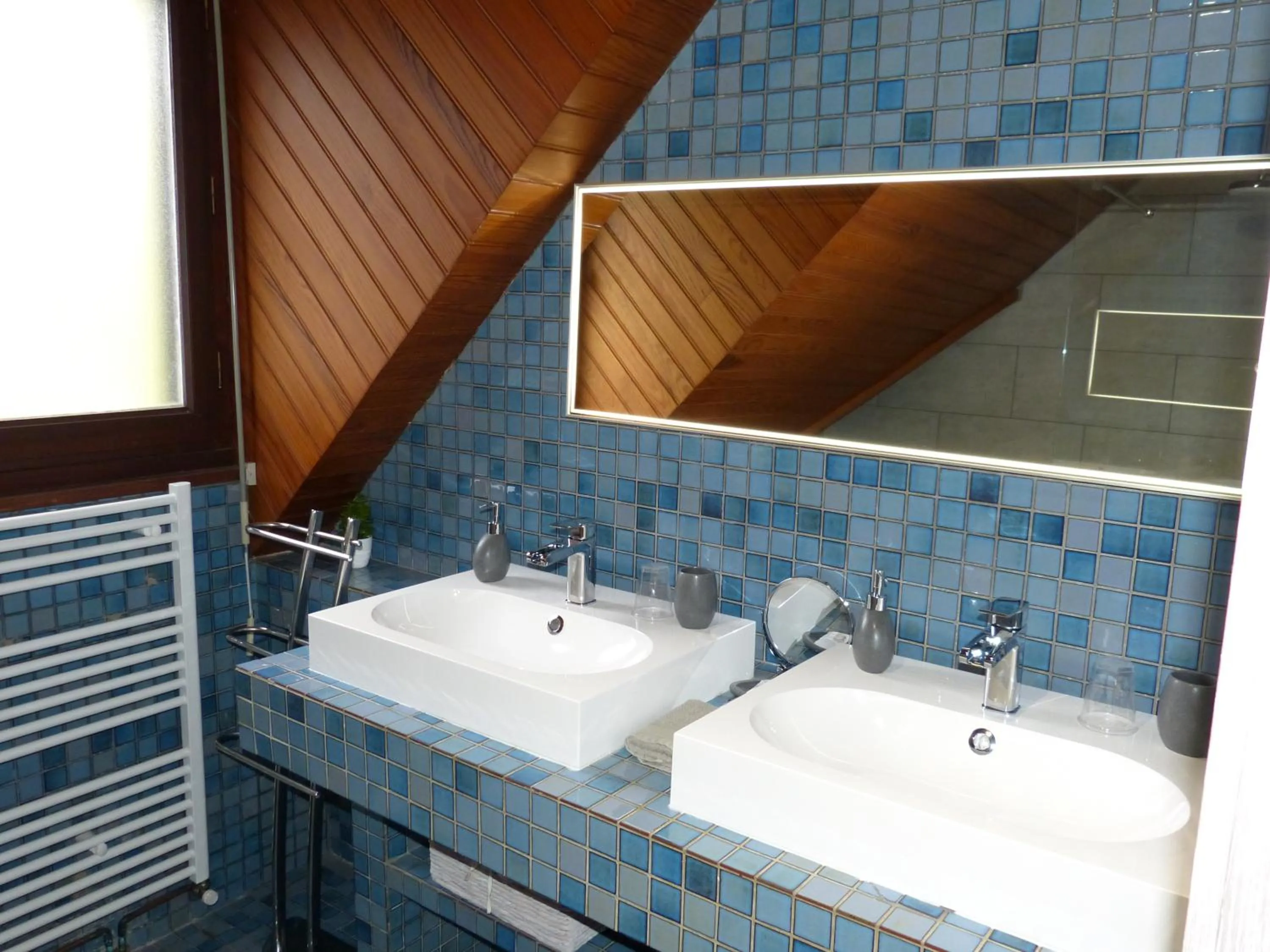 Bathroom in LES CHAMBRES DU GAVE D'OSSAU