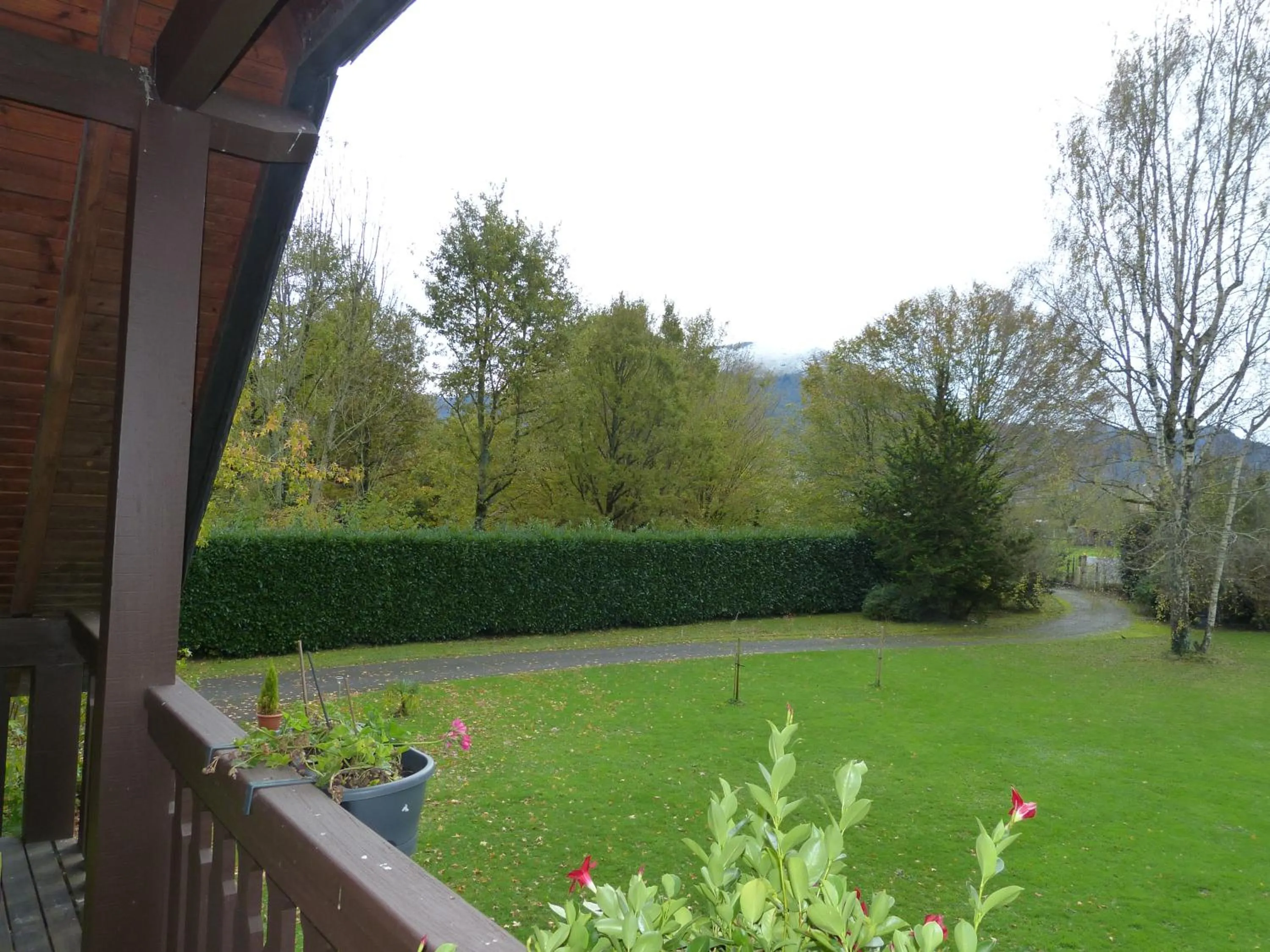 Garden view in LES CHAMBRES DU GAVE D'OSSAU