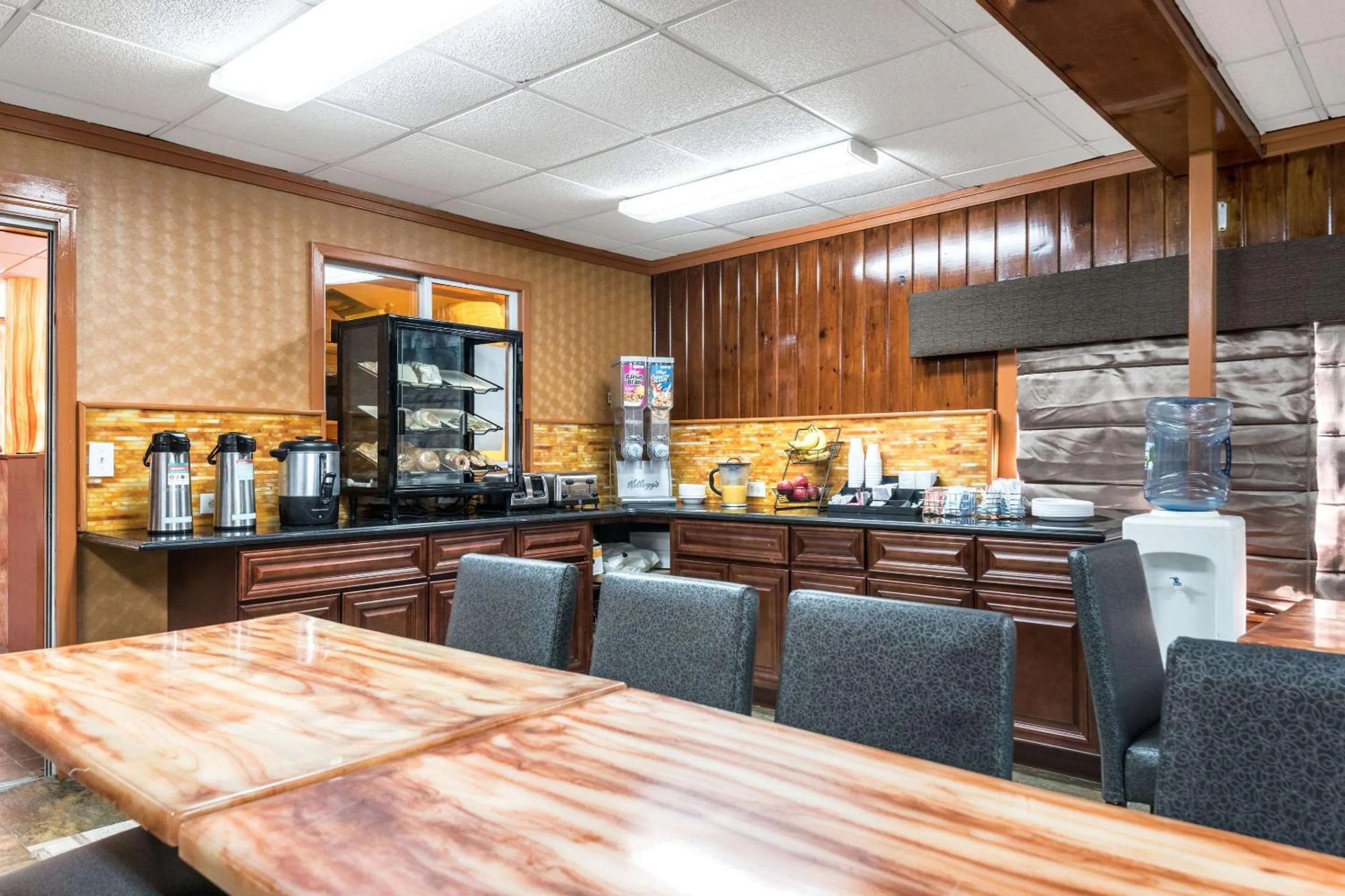 Restaurant/Places to Eat in Econo Lodge Rutland