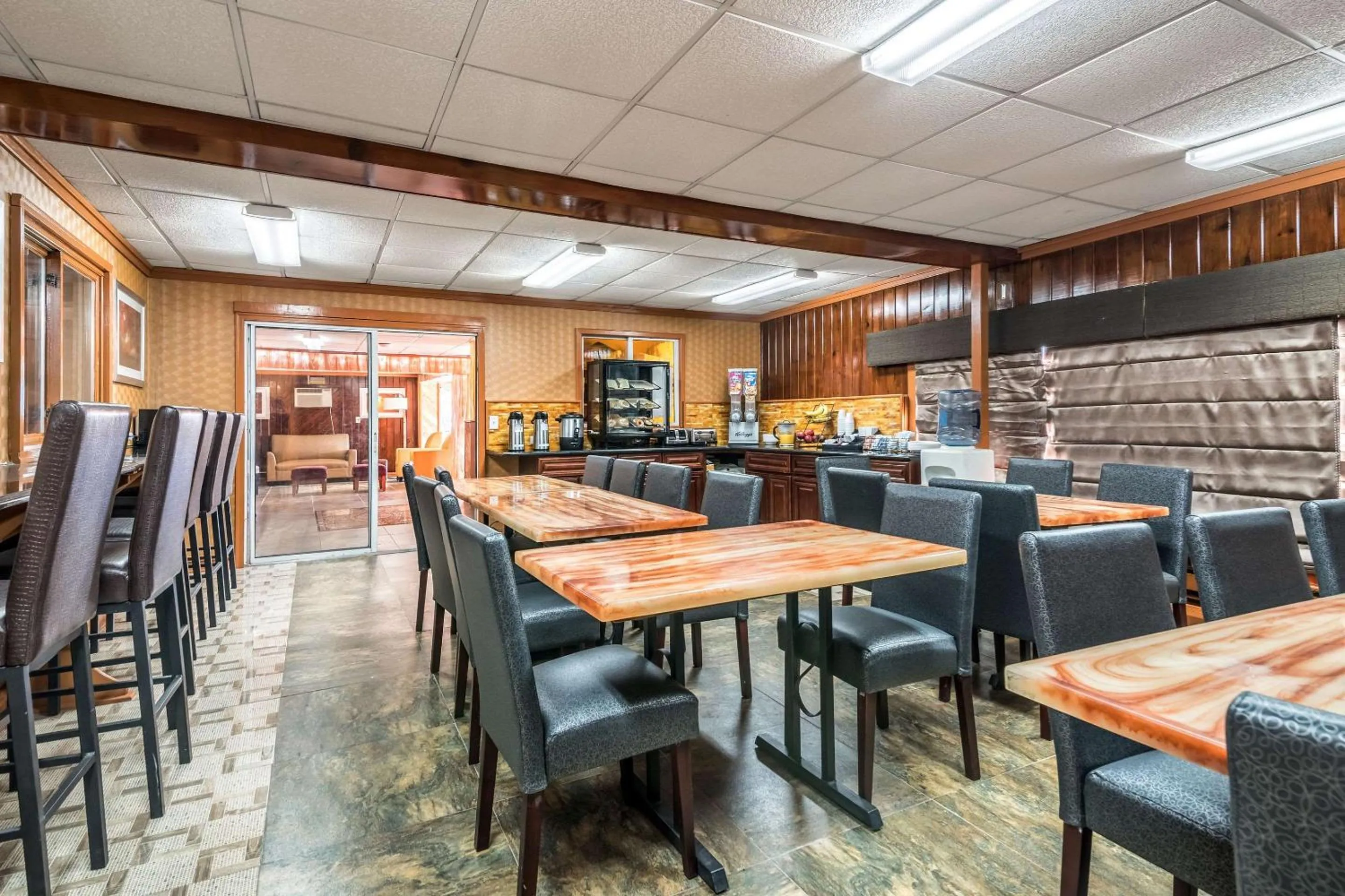 Restaurant/Places to Eat in Econo Lodge Rutland