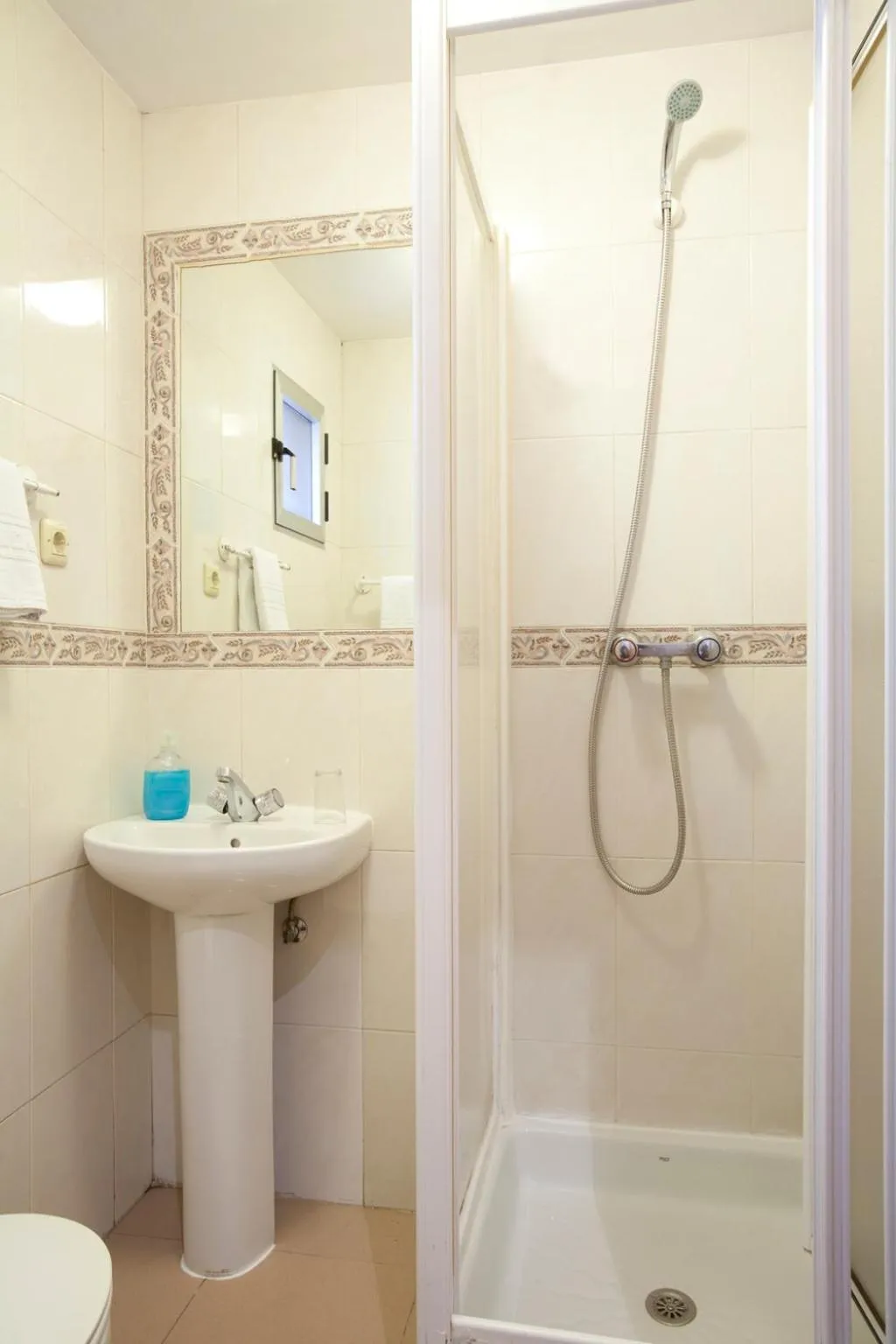 Shower in Hostal Zabala