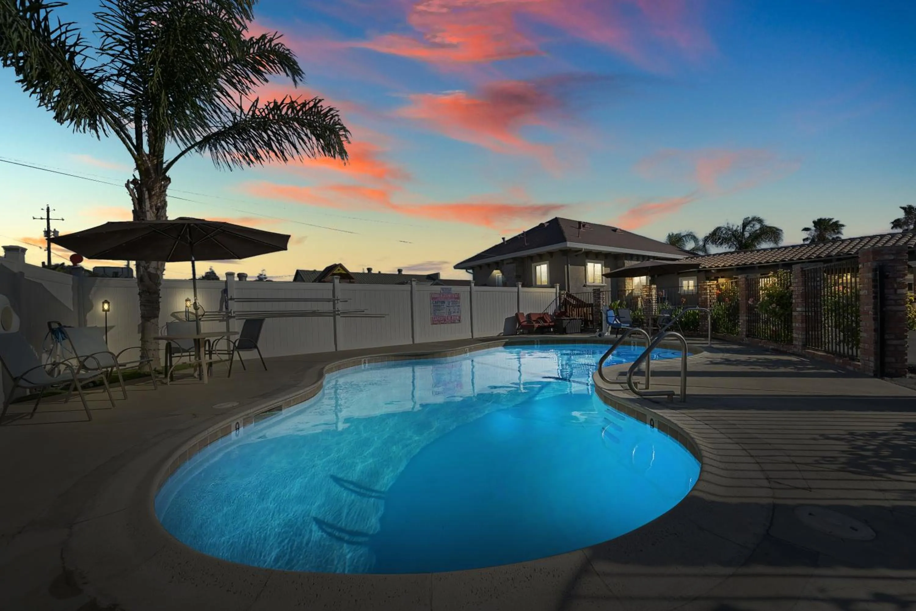 Traveler's Inn Williams, CA Modern Renovated Hotel