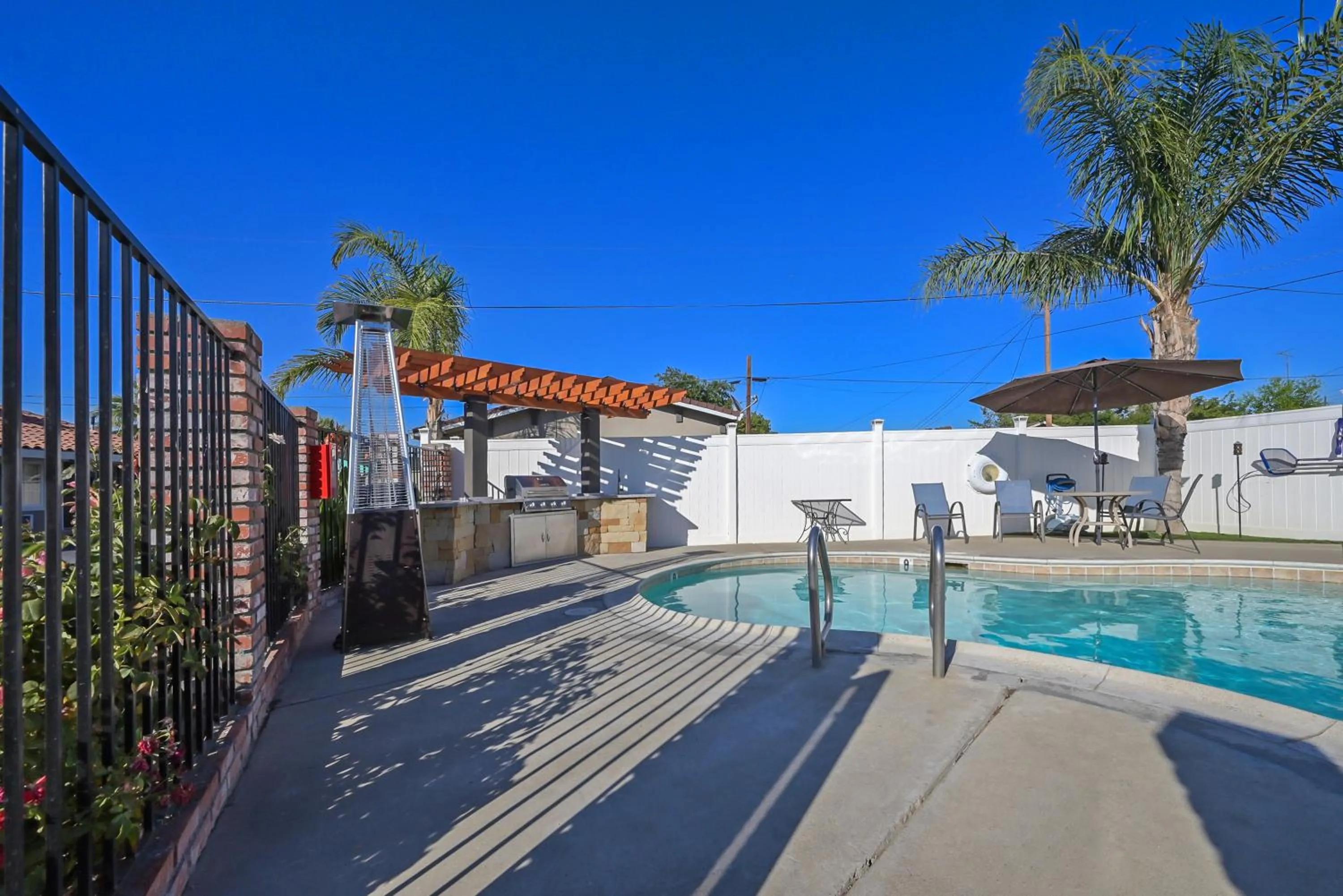 Traveler's Inn Williams, CA Modern Renovated Hotel